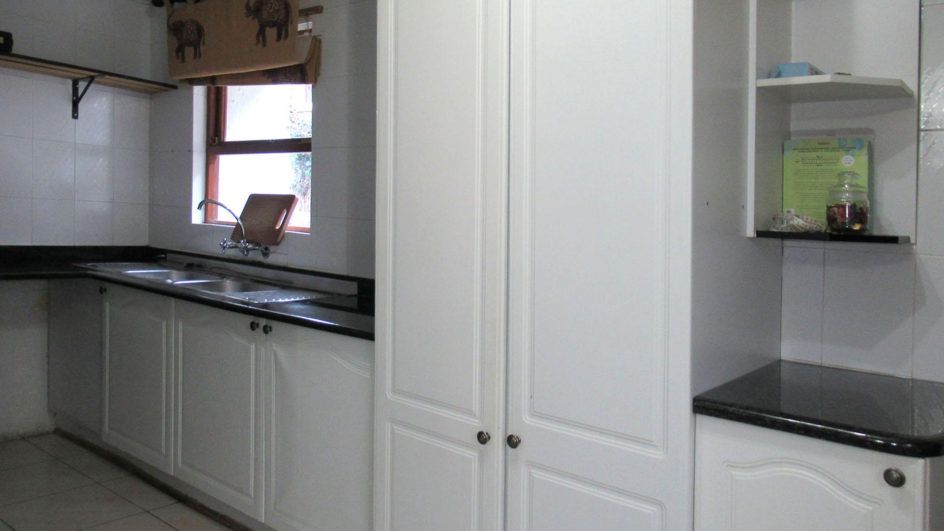 Scullery - 10 square meters of property in Bassonia