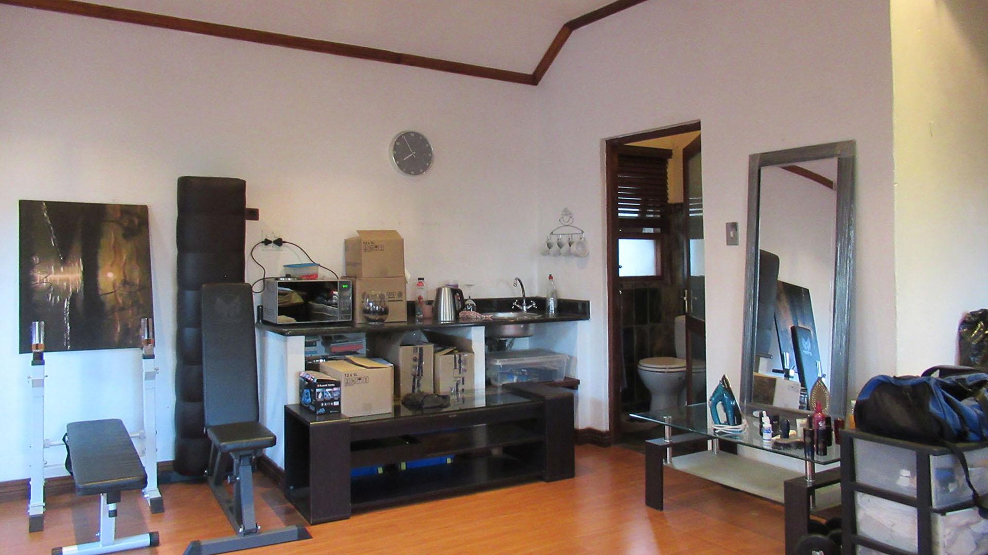 Flatlet - 42 square meters of property in Bassonia