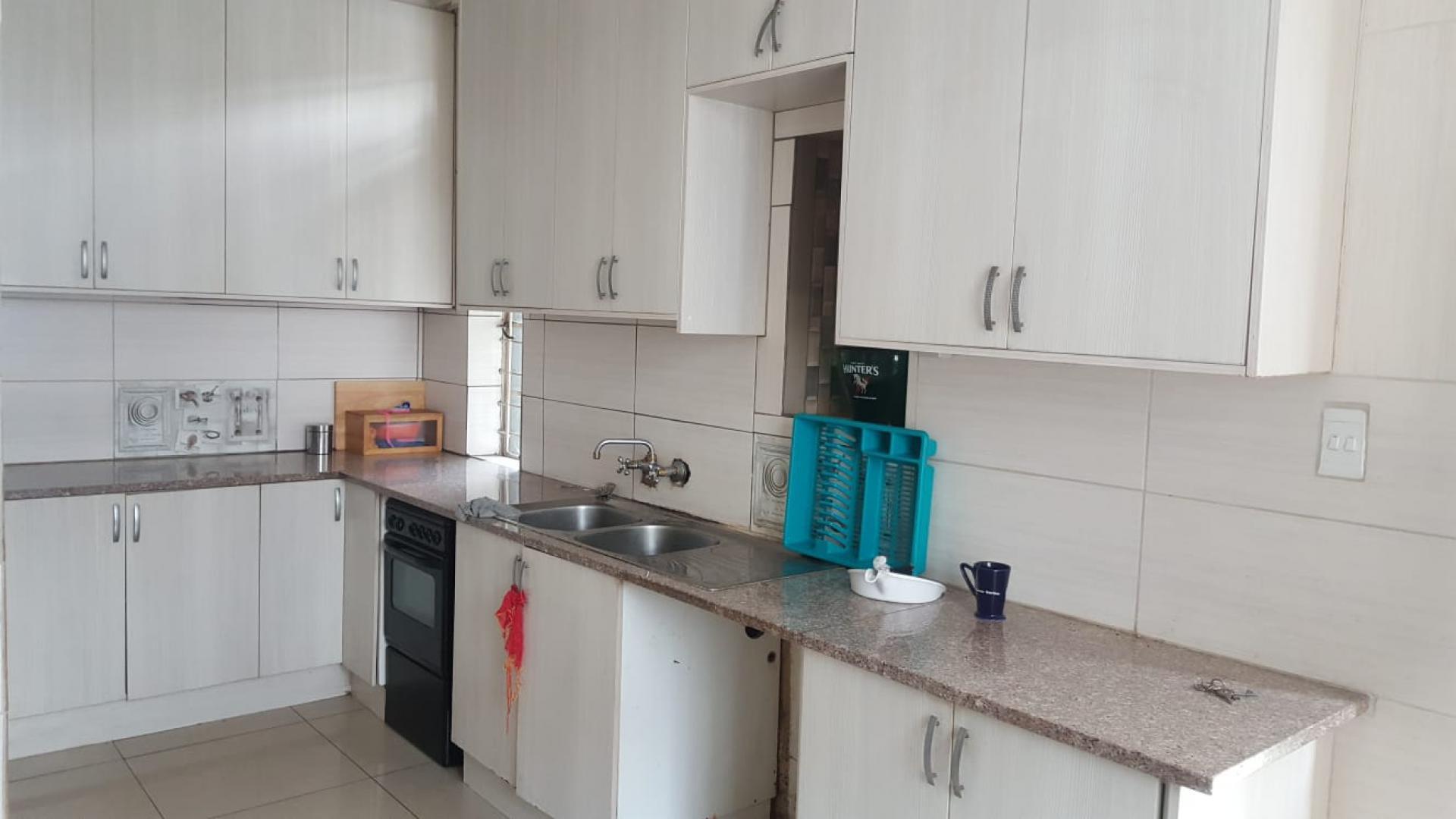 Kitchen - 21 square meters of property in Kensington - JHB