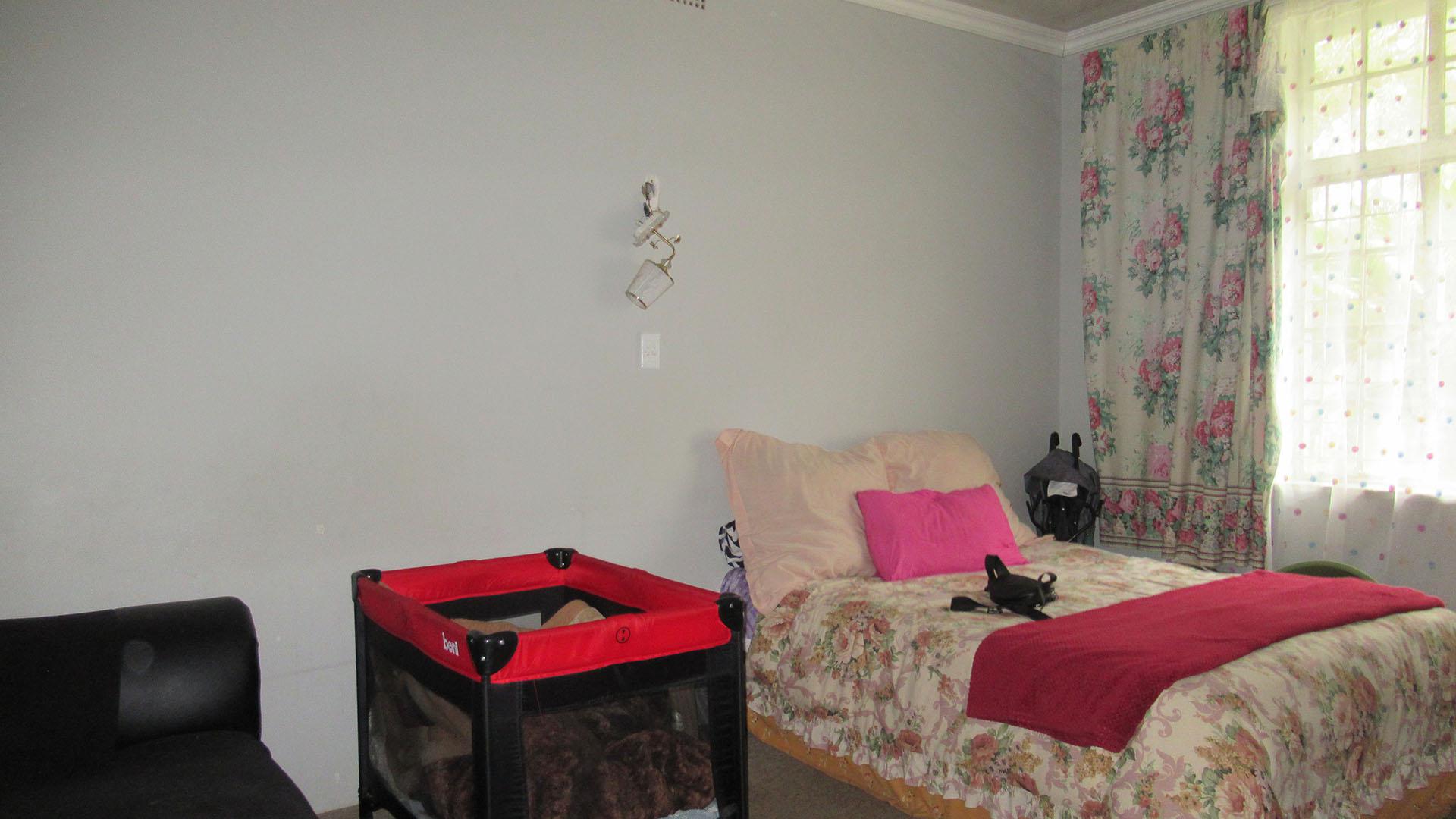 Bed Room 1 - 23 square meters of property in Kensington - JHB