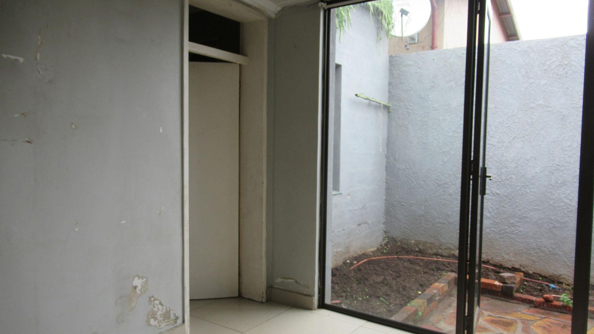 Patio - 24 square meters of property in Kensington - JHB