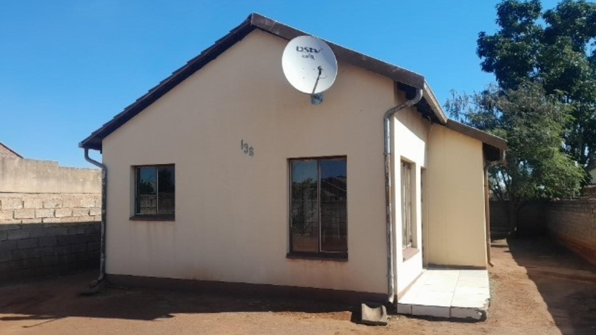 Front View of property in Soshanguve
