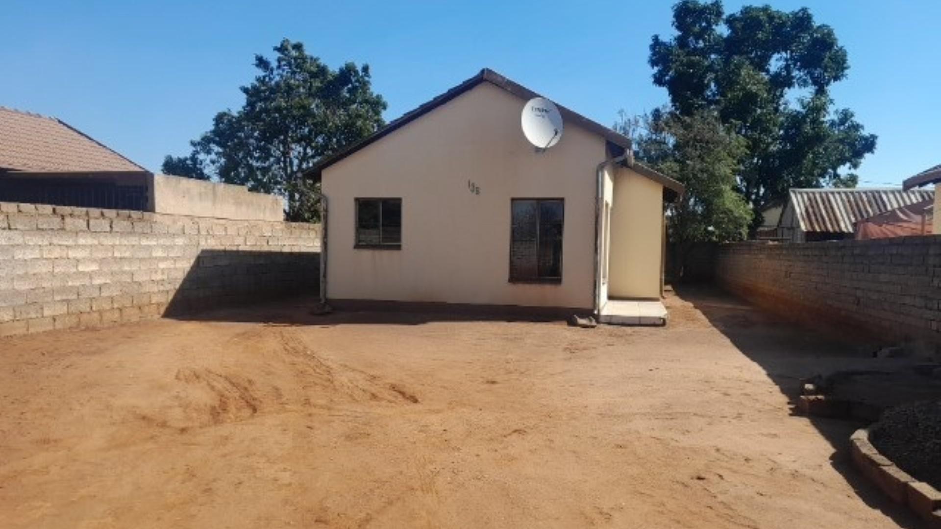 Front View of property in Soshanguve