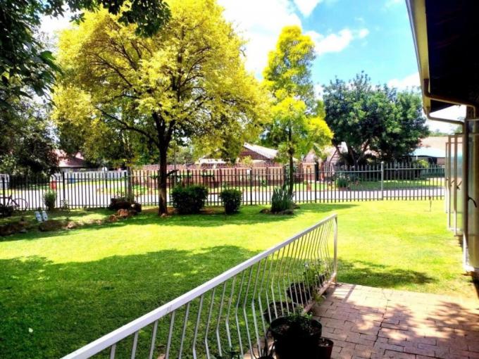 3 Bedroom Simplex for Sale For Sale in Protea Park Remove - MR630656