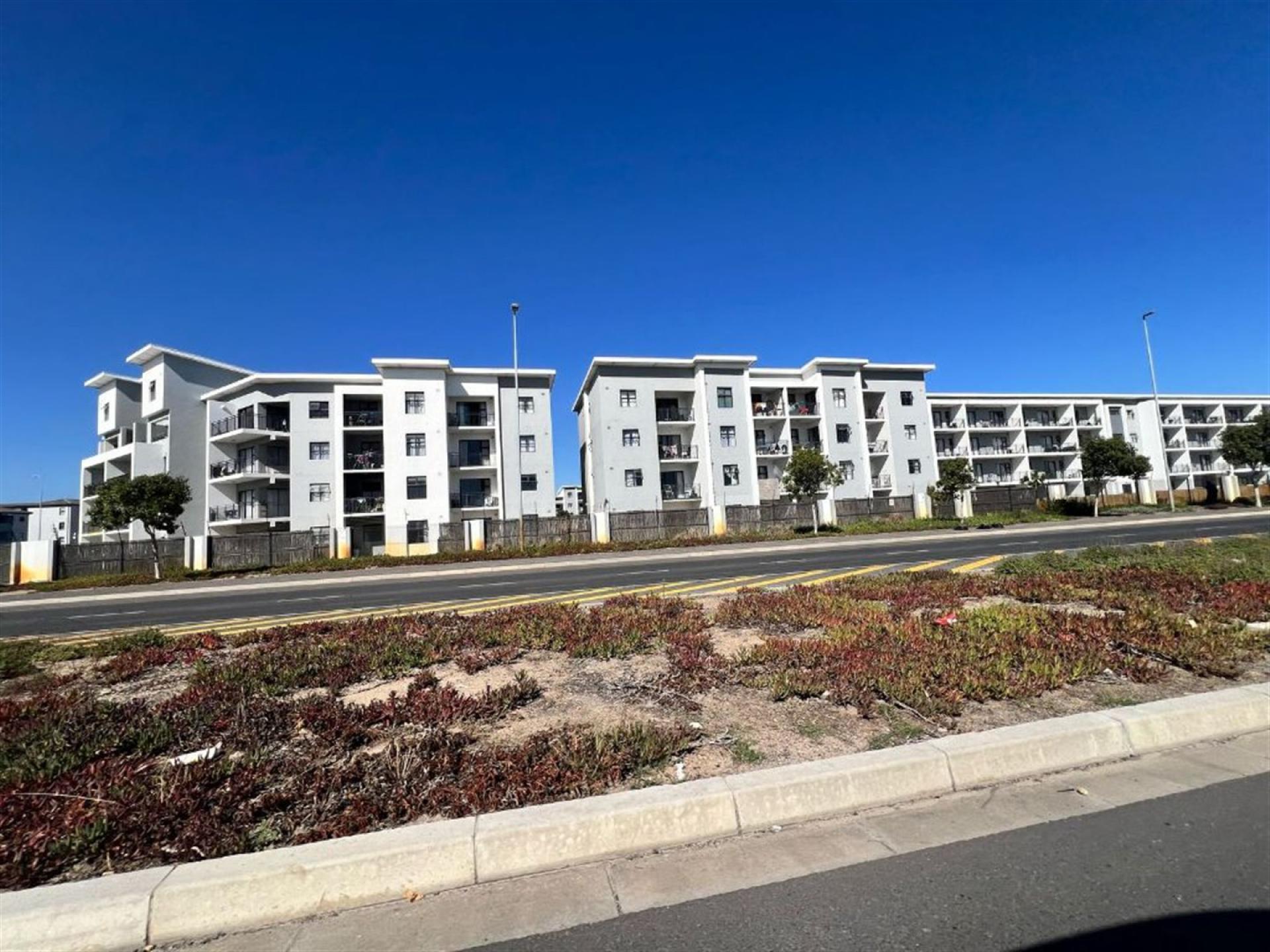 Front View of property in Parklands