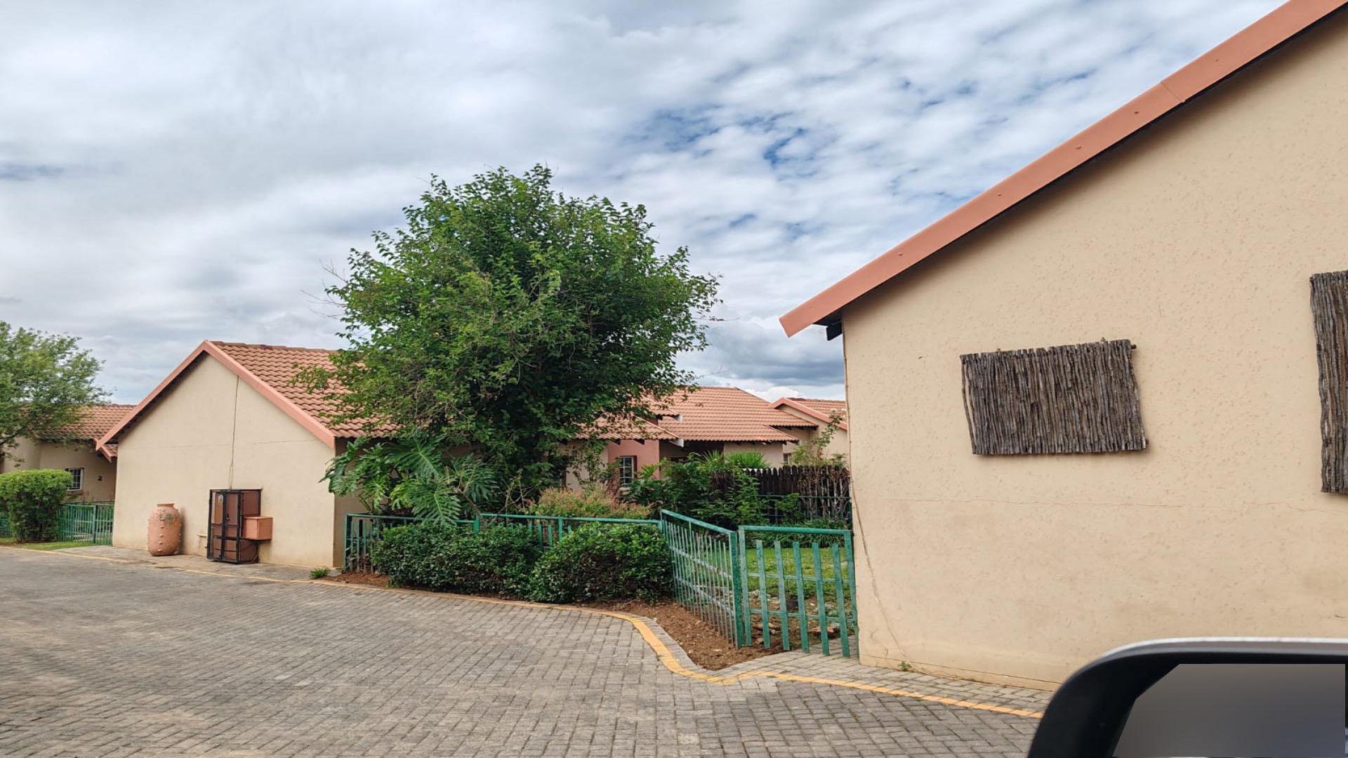 Front View of property in Illiondale