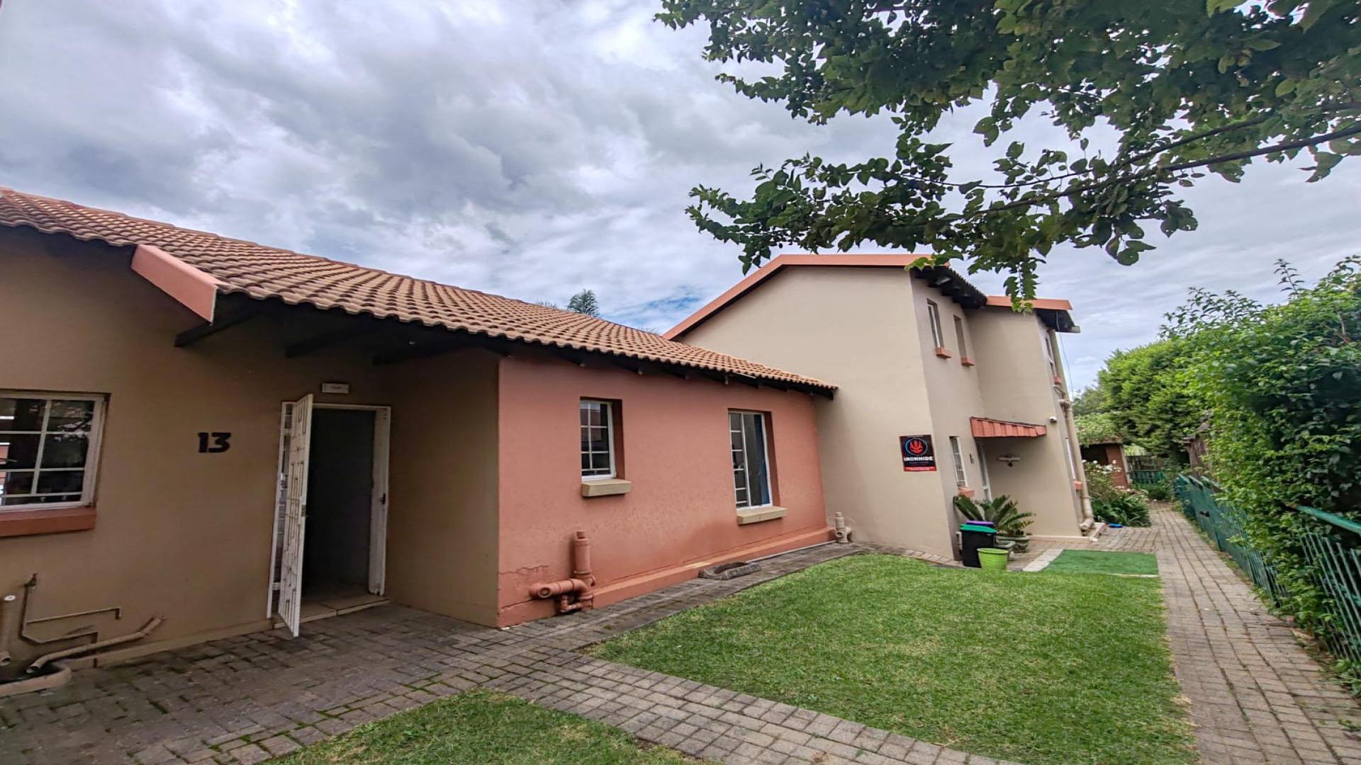 Front View of property in Illiondale