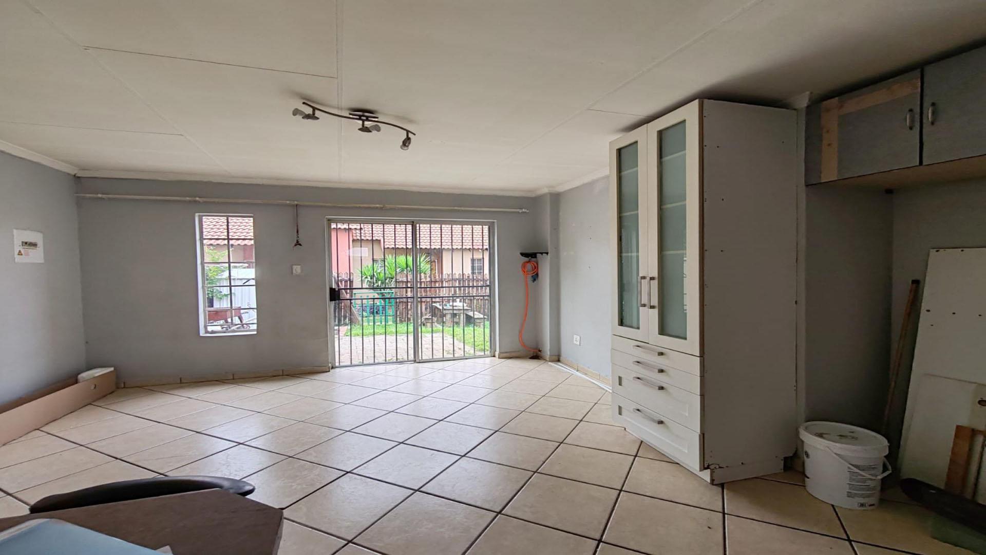 Lounges of property in Illiondale