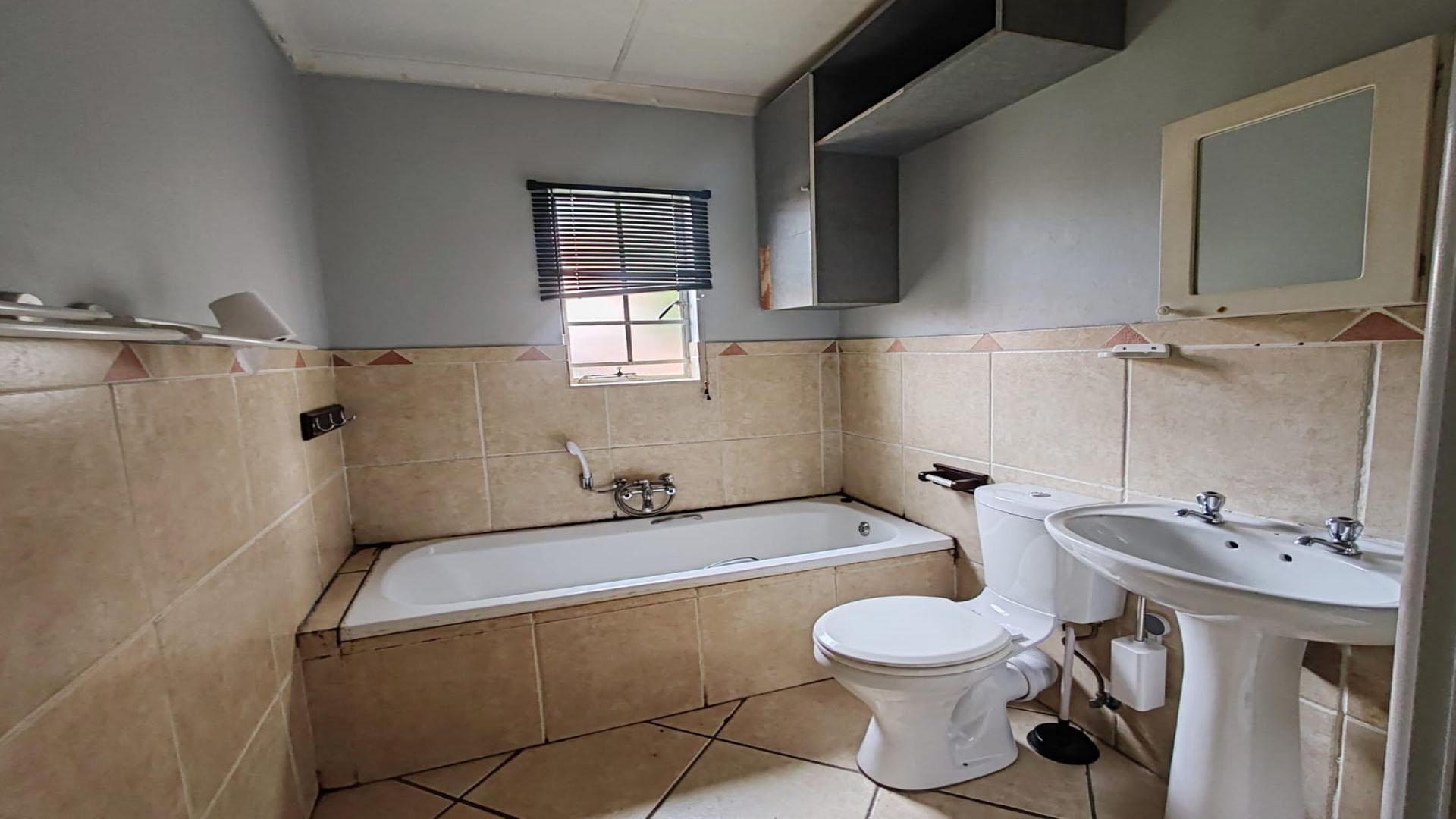 Bathroom 1 of property in Illiondale