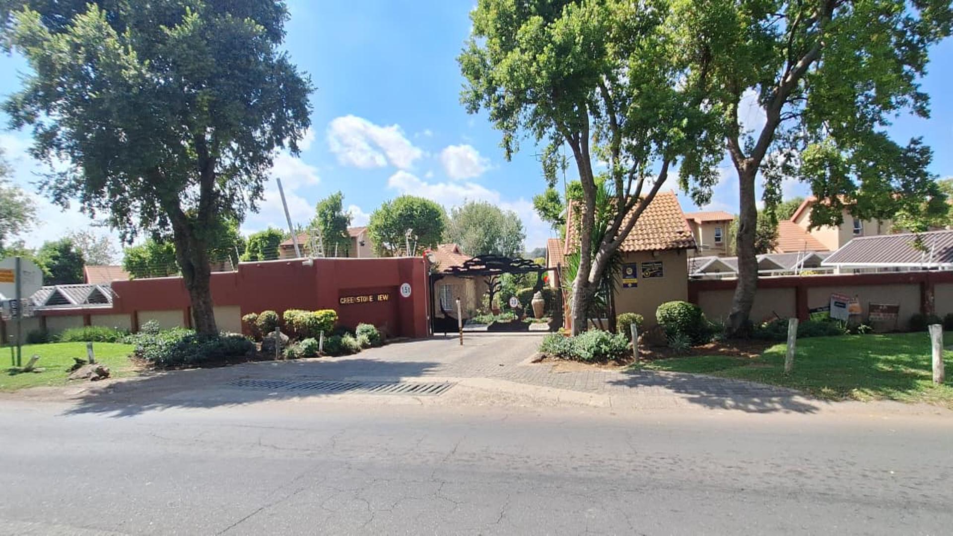 Front View of property in Illiondale