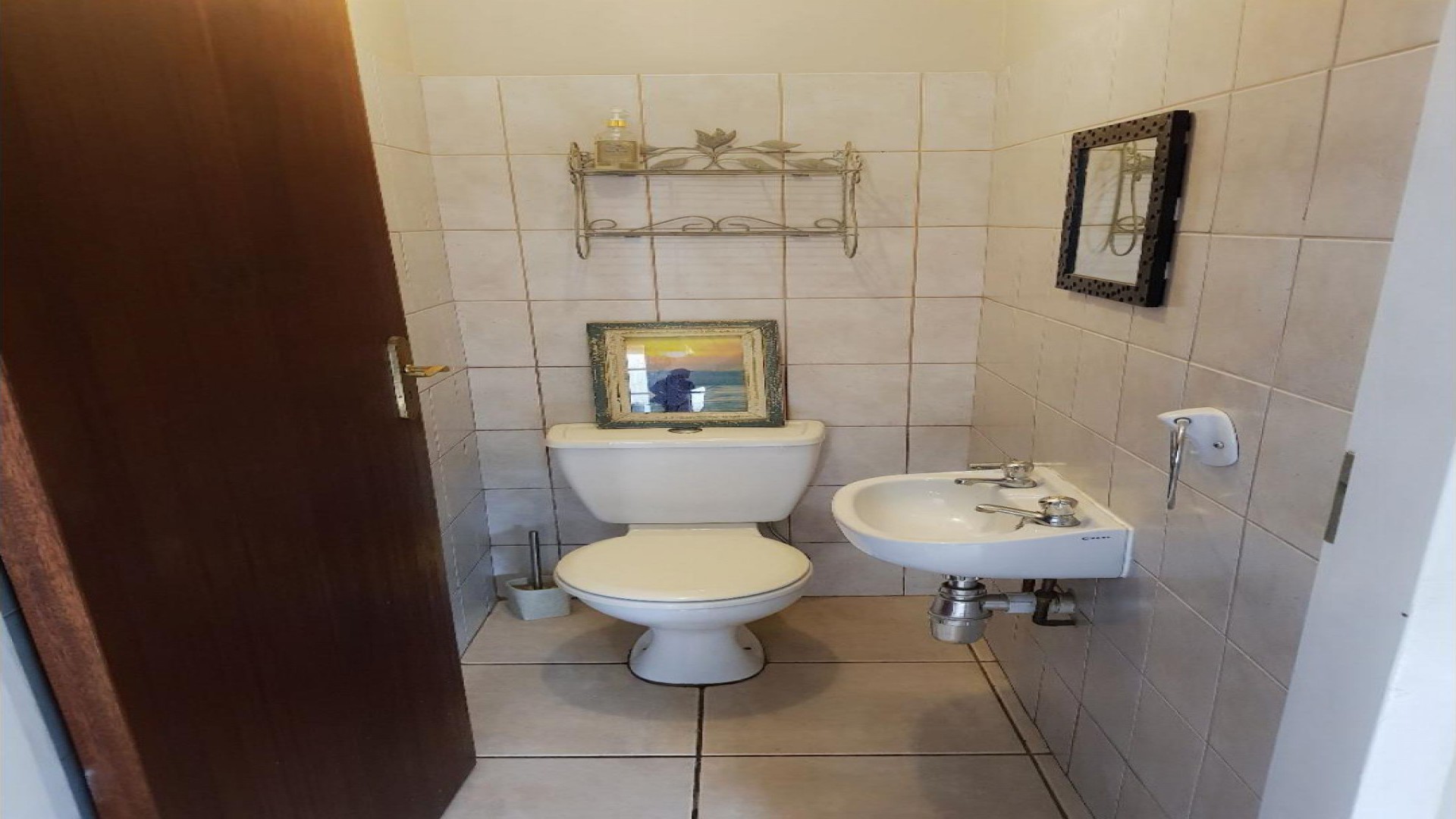 Bathroom 1 of property in Equestria