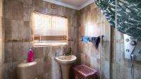 Main Bathroom - 5 square meters of property in Dawn Park