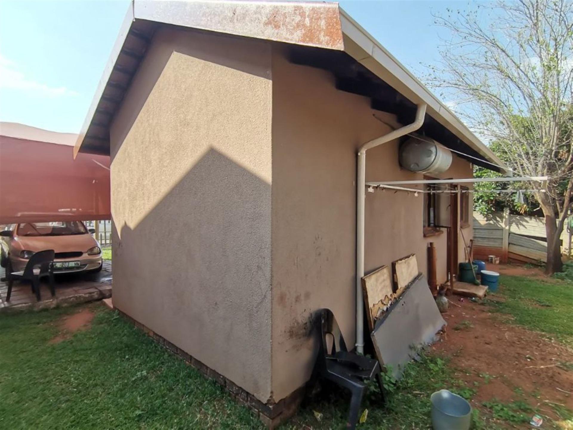 Front View of property in Geelhoutpark