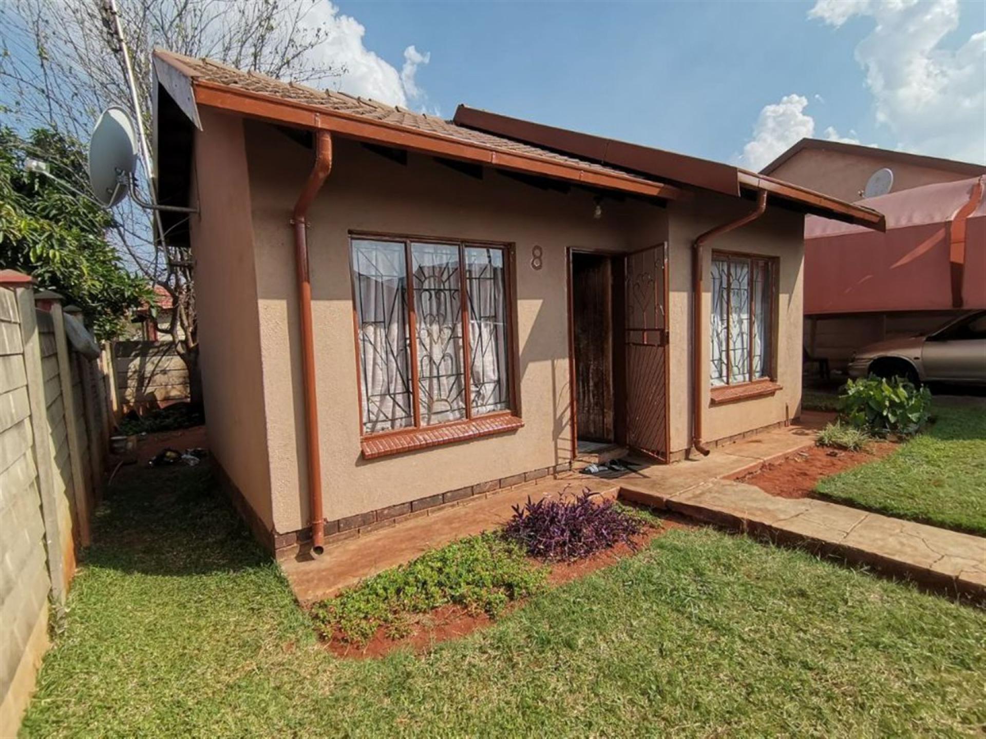 Front View of property in Geelhoutpark