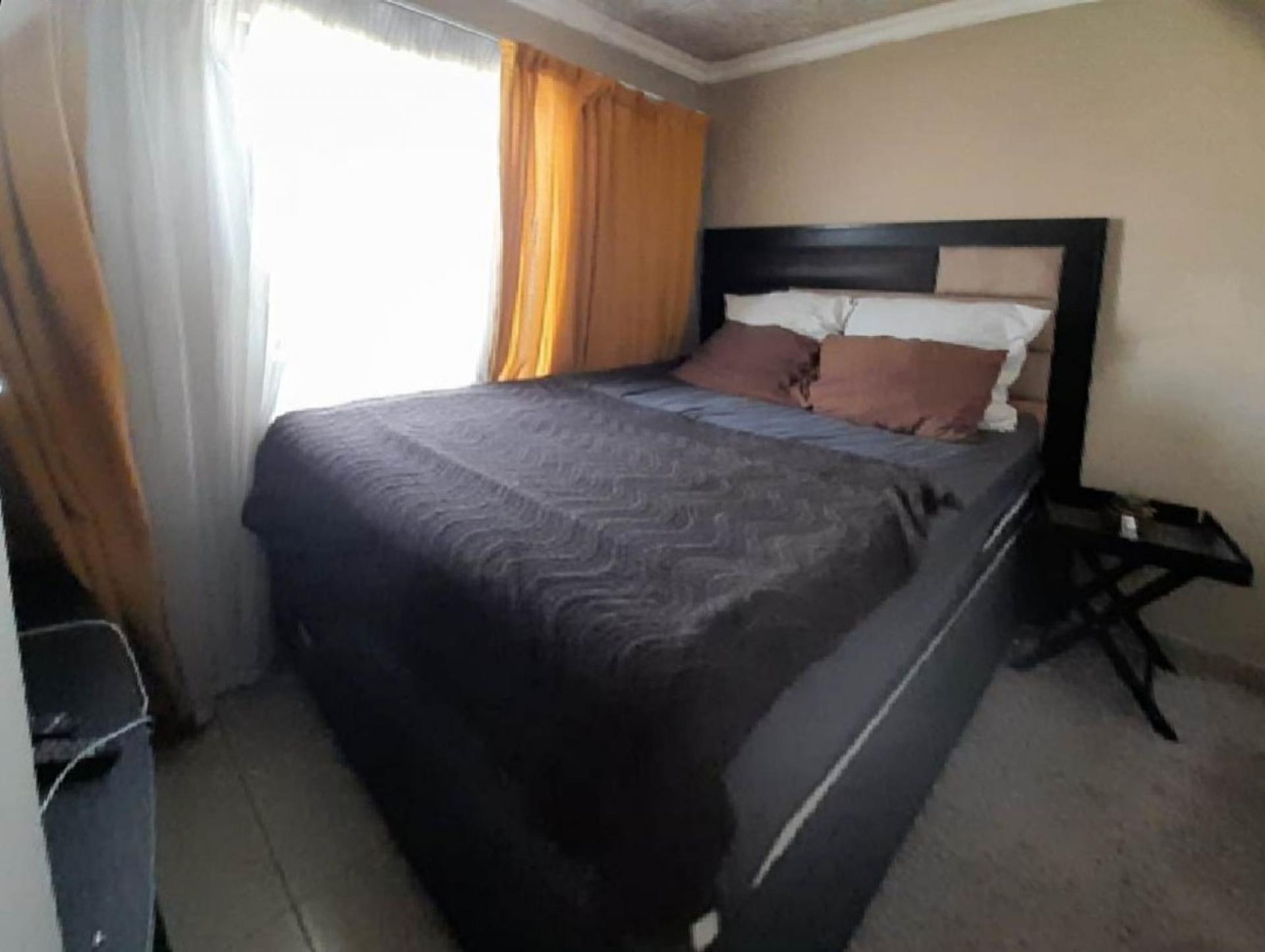 Bed Room 1 - 8 square meters of property in Duvha Park