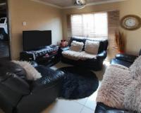 Lounges - 10 square meters of property in Duvha Park