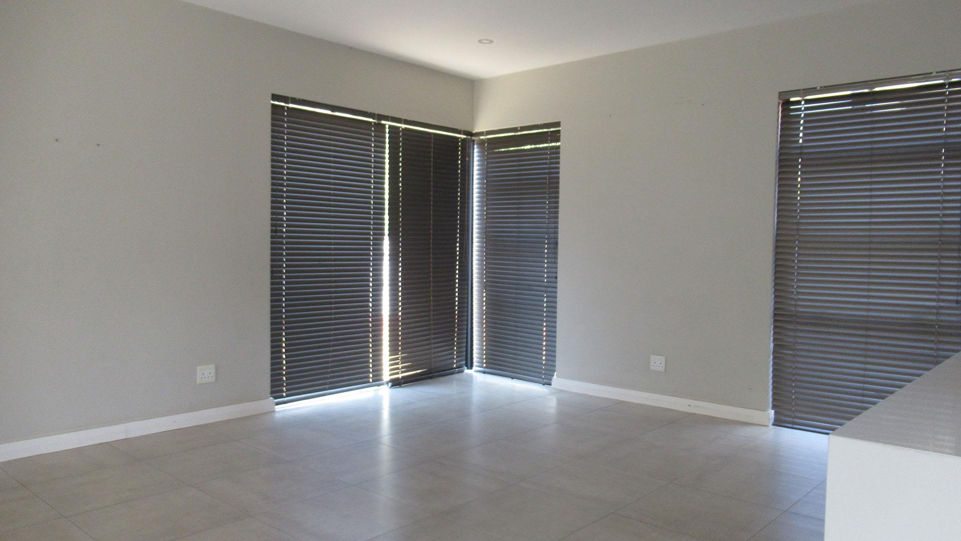 Dining Room - 16 square meters of property in Honeydew Manor