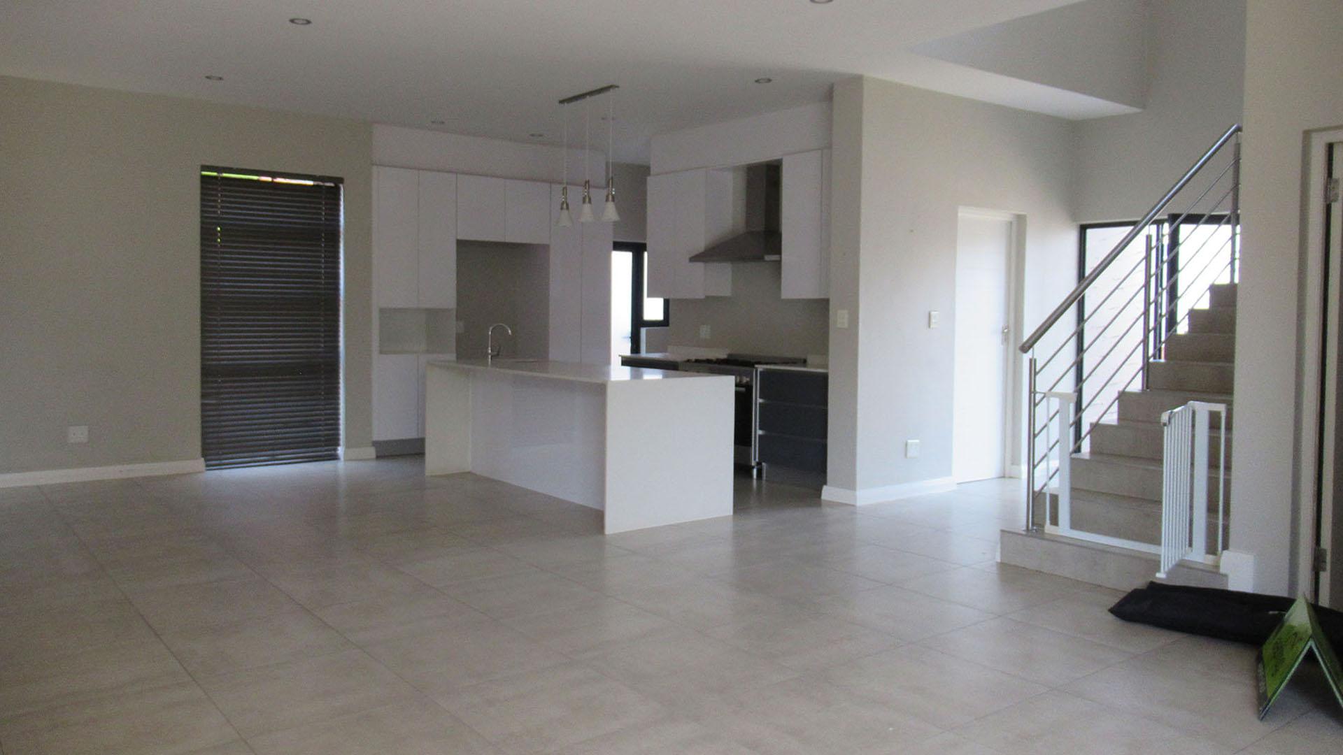 Lounges - 22 square meters of property in Honeydew Manor