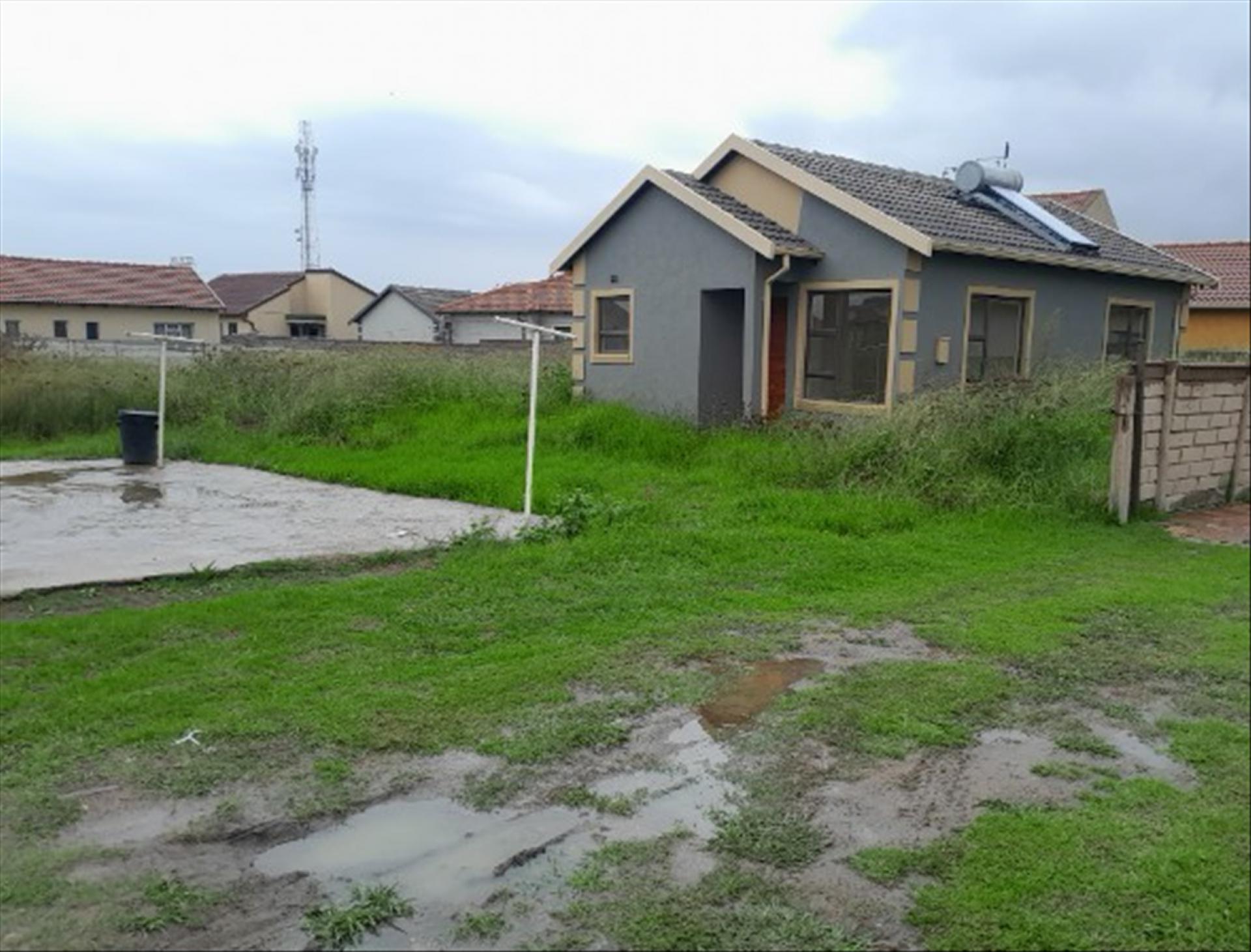 Front View of property in Hlanganani Village
