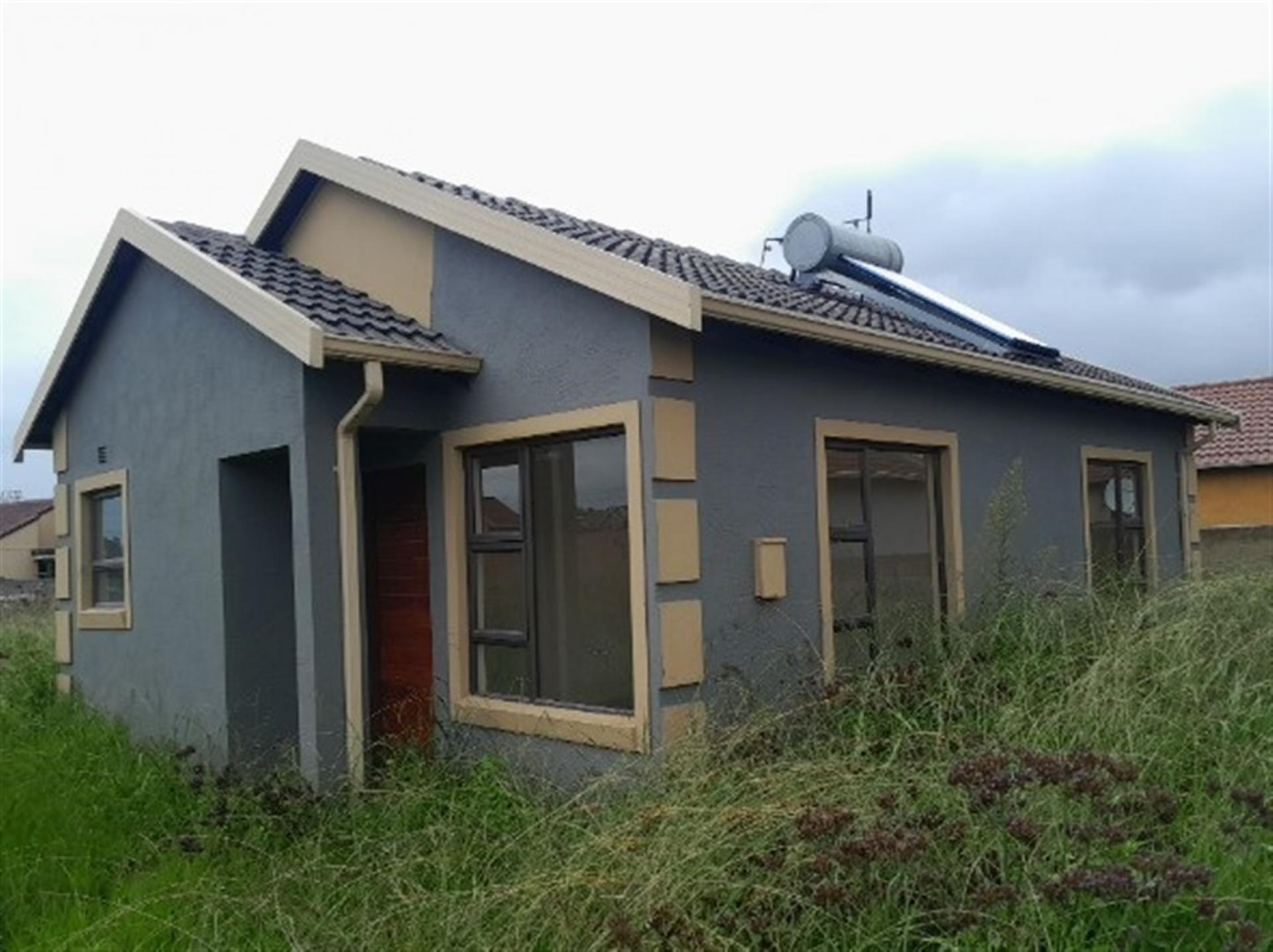 Front View of property in Hlanganani Village
