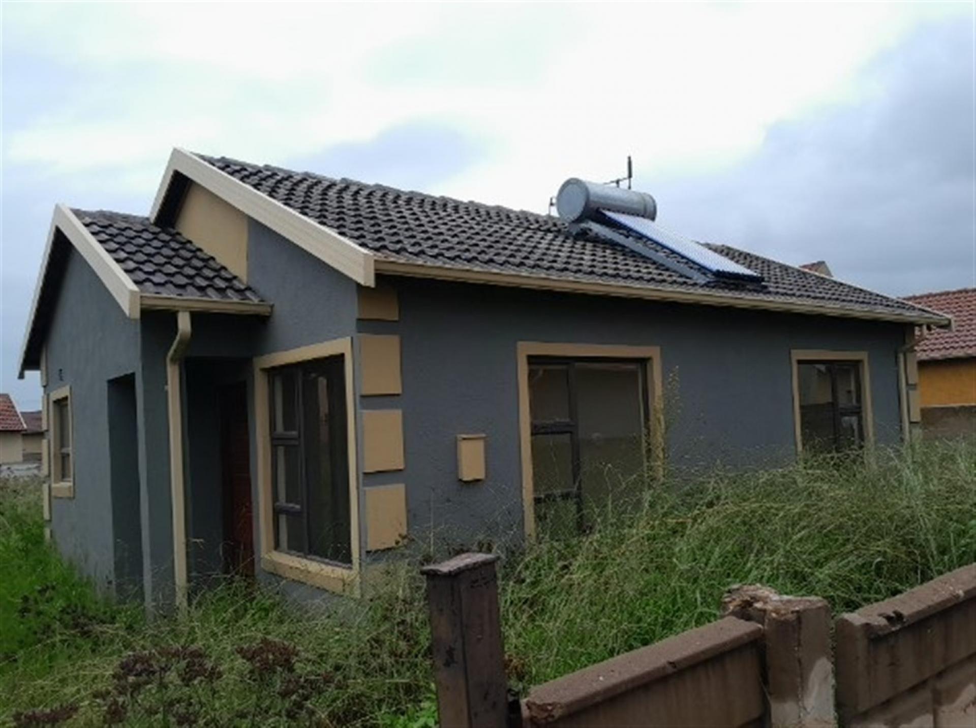 Front View of property in Hlanganani Village