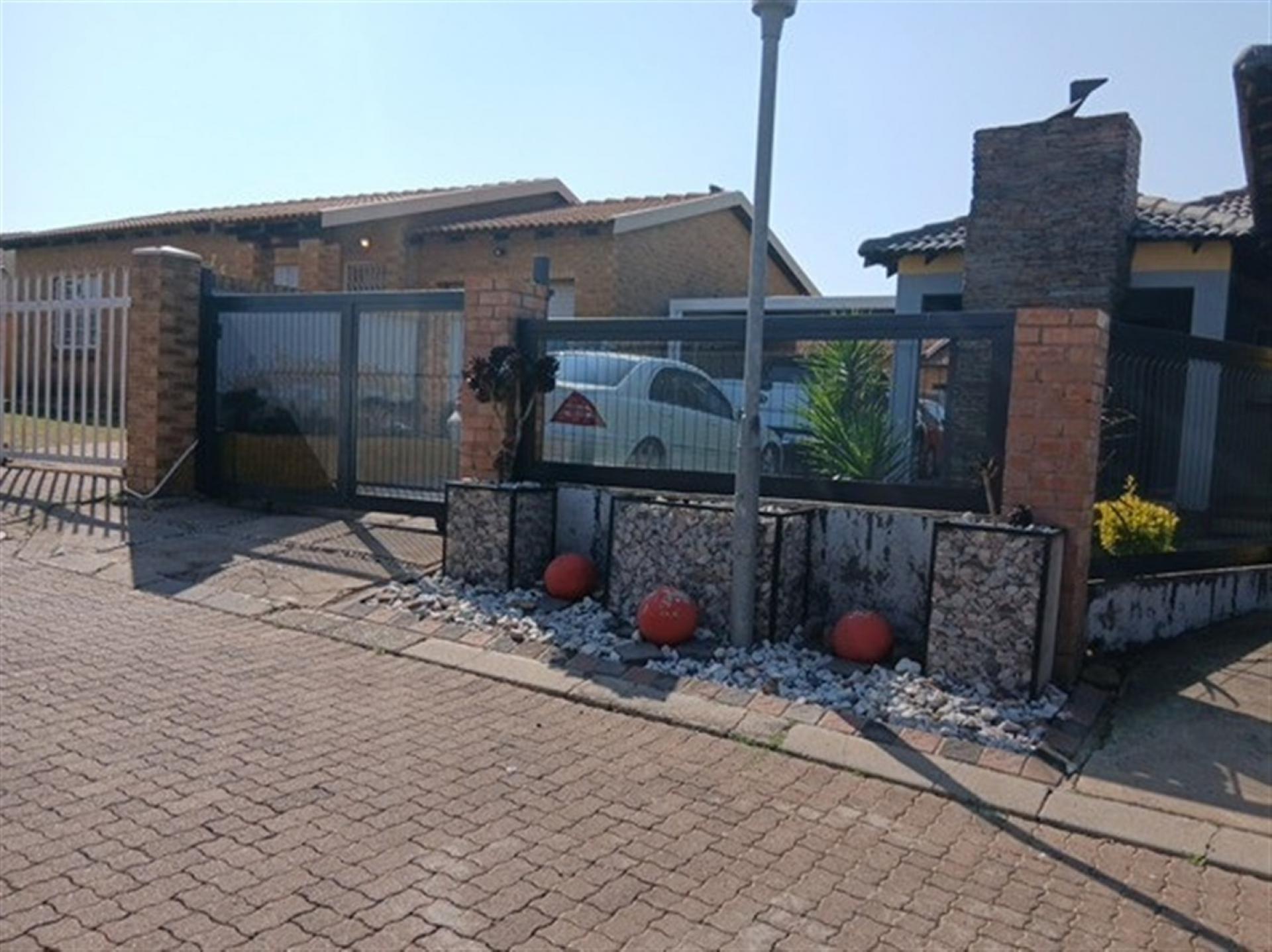 Front View of property in Ogies