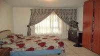 Main Bedroom - 19 square meters of property in Alveda