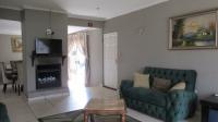 Lounges - 32 square meters of property in Alveda