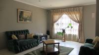 Lounges - 32 square meters of property in Alveda