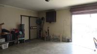 Garage of property in Alveda