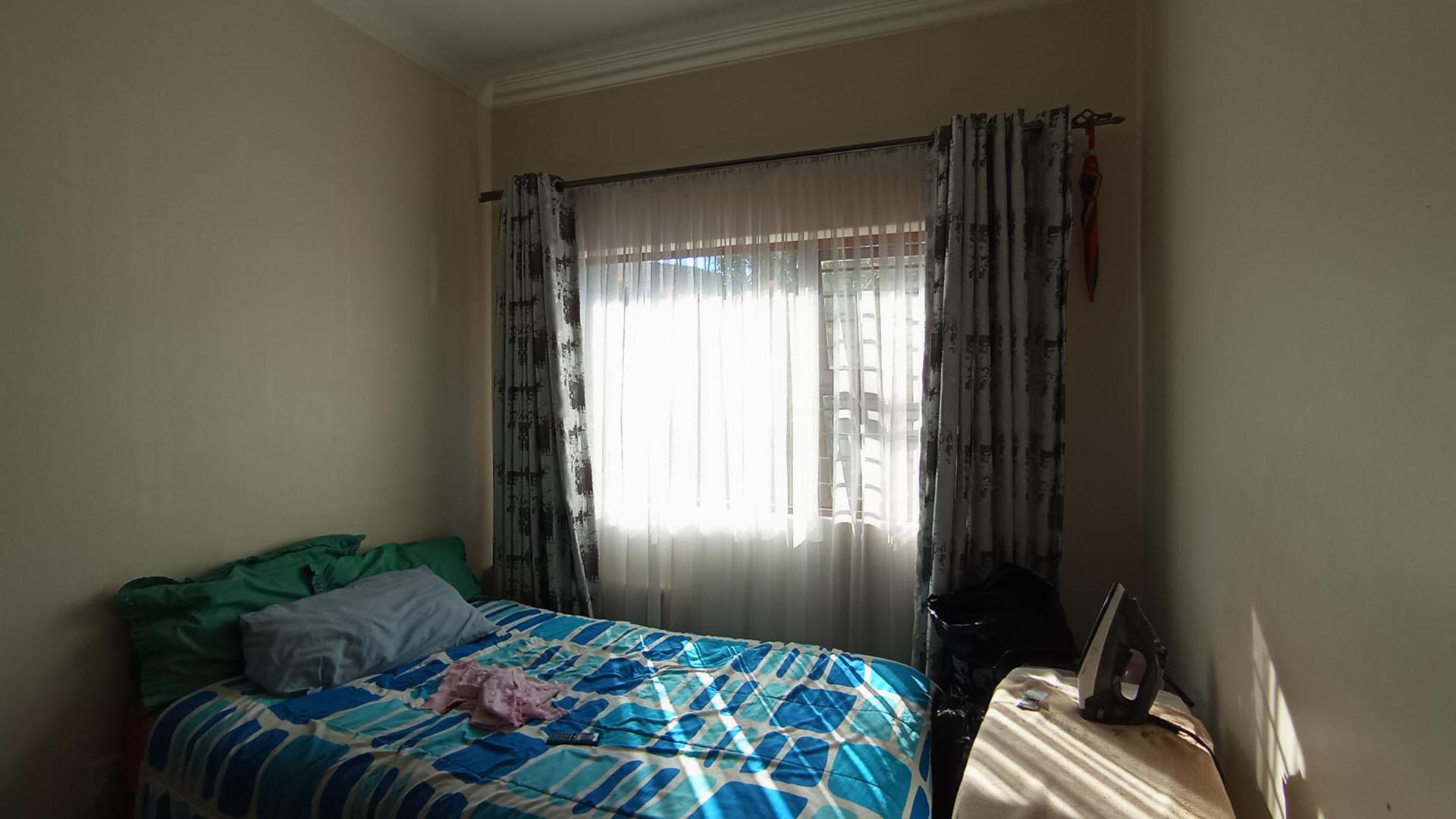 Bed Room 1 - 10 square meters of property in Pretorius Park