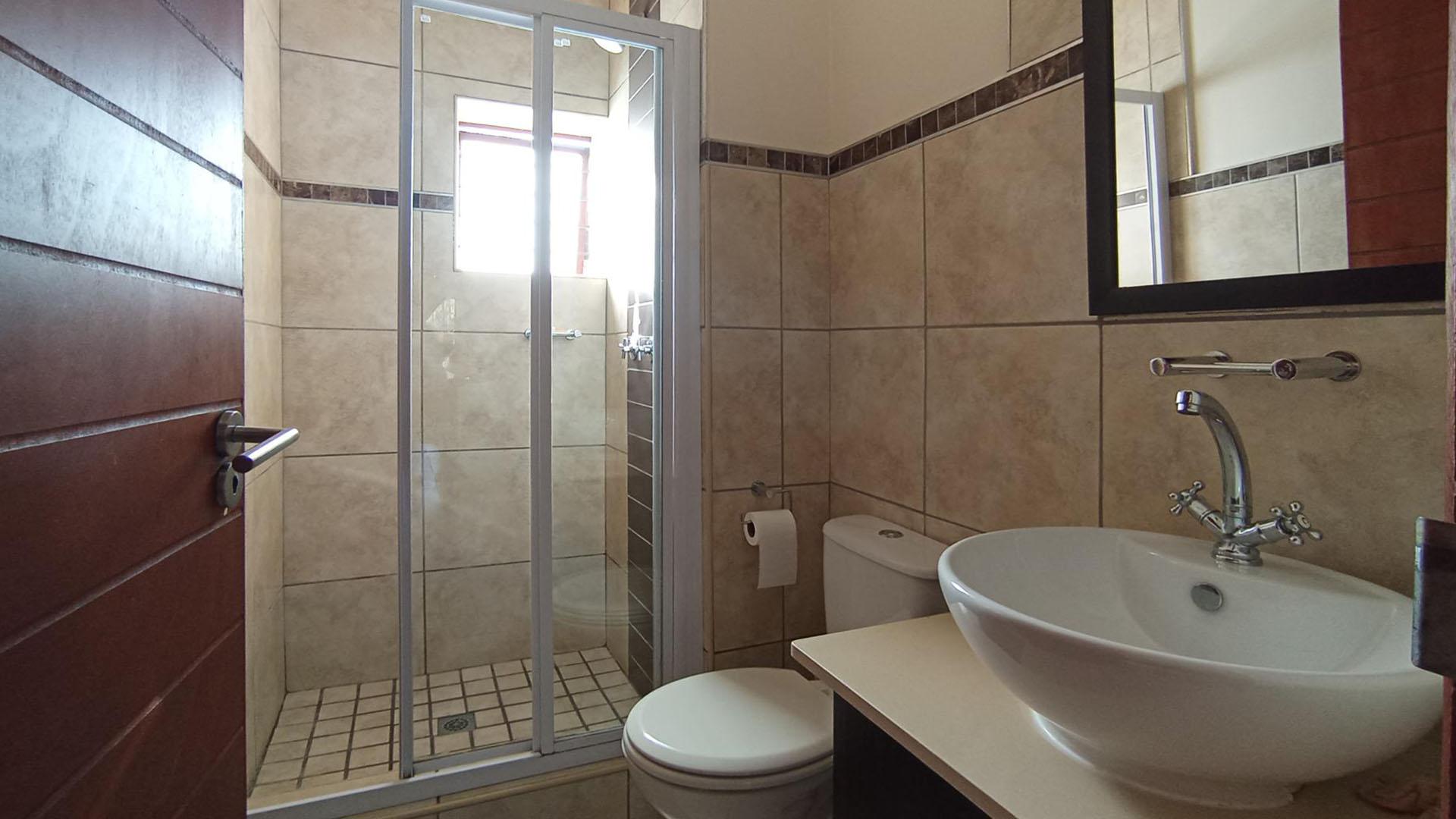 Bathroom 1 - 3 square meters of property in Pretorius Park