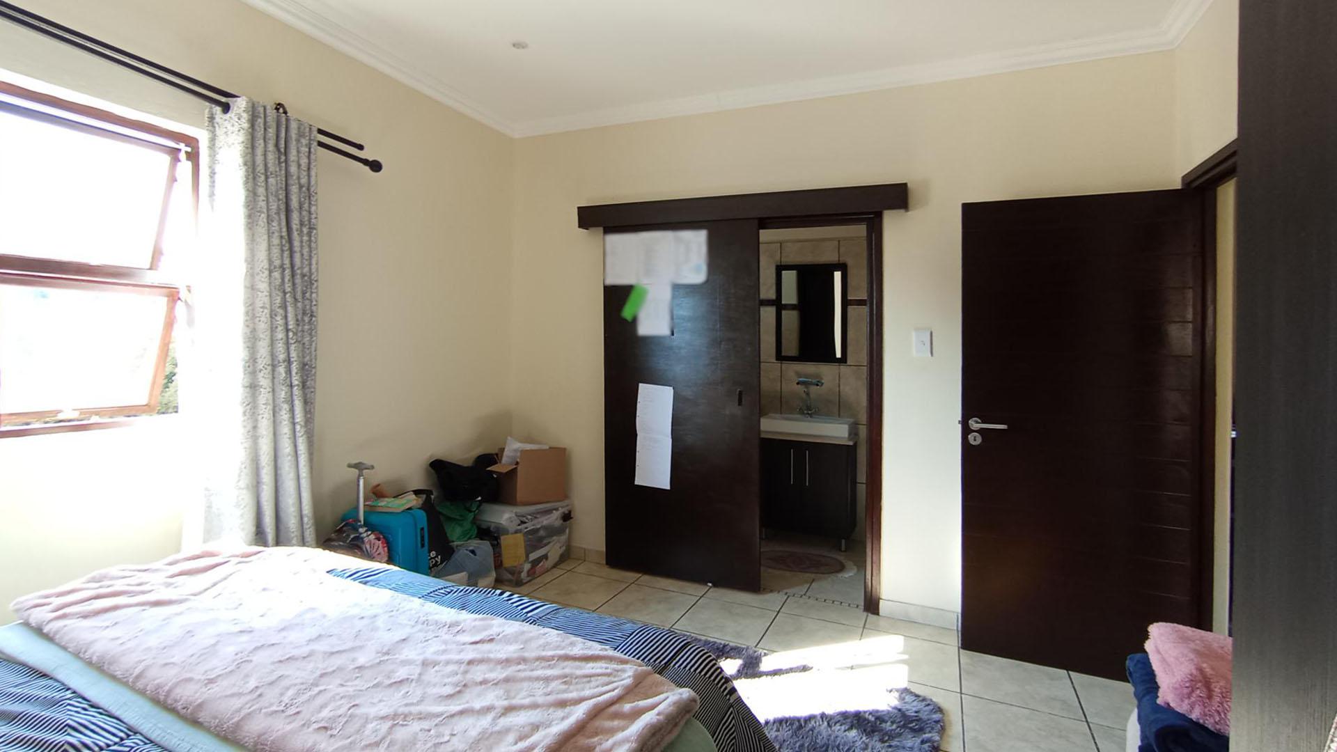 Bed Room 2 - 15 square meters of property in Pretorius Park