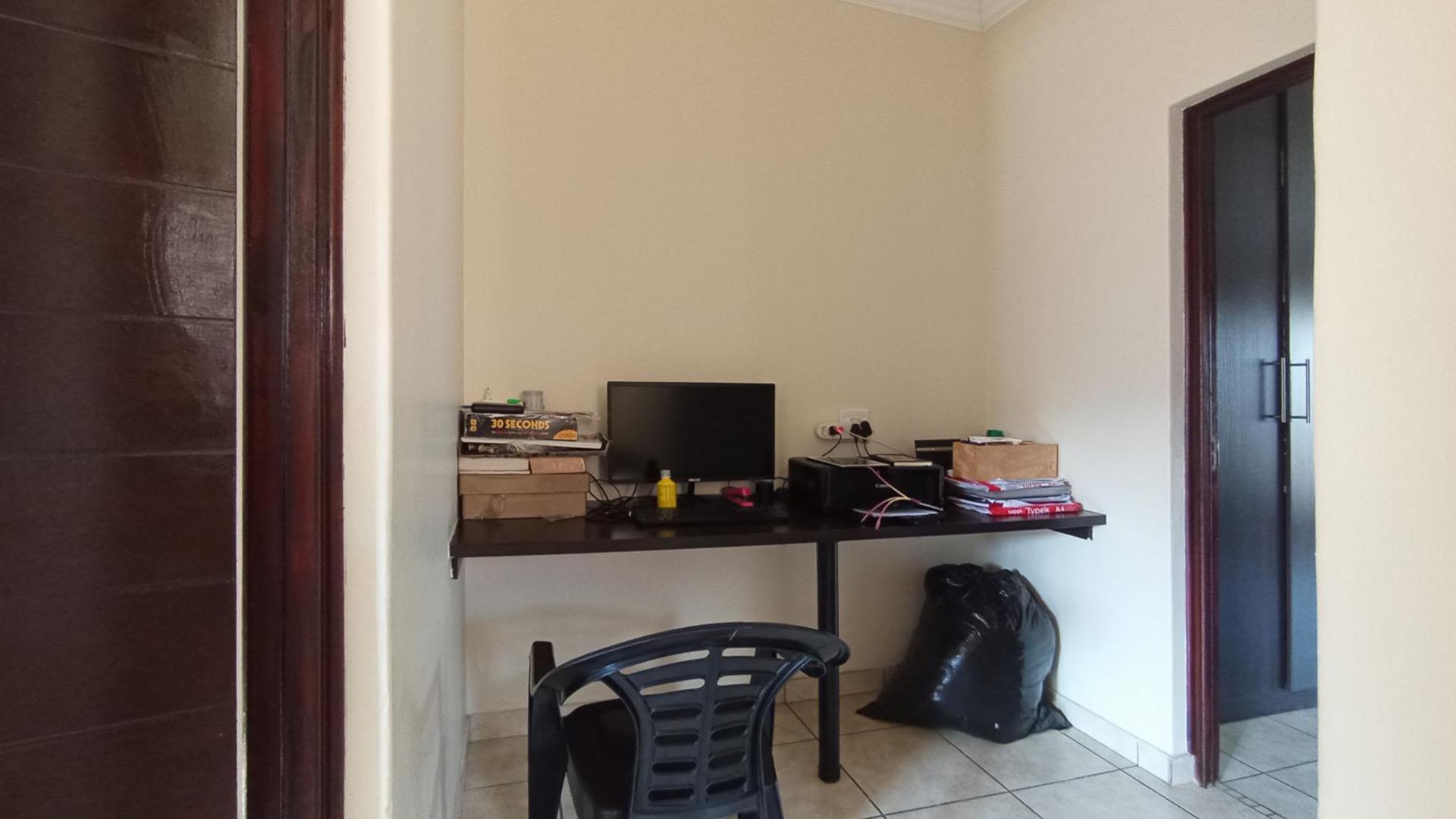Spaces - 20 square meters of property in Pretorius Park
