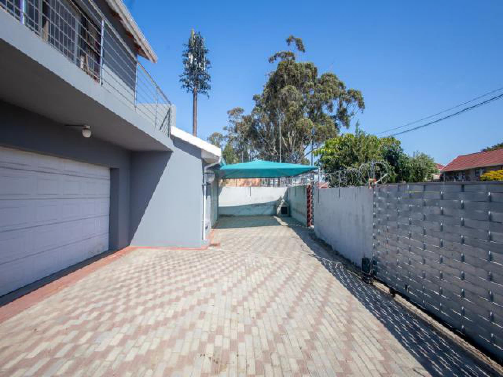 Front View of property in Stoney Drift