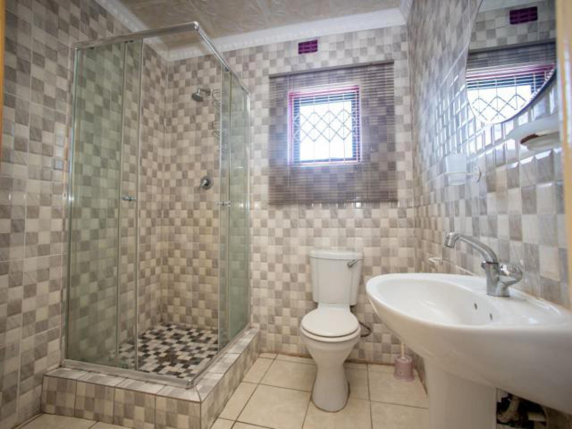 Main Bathroom of property in Stoney Drift