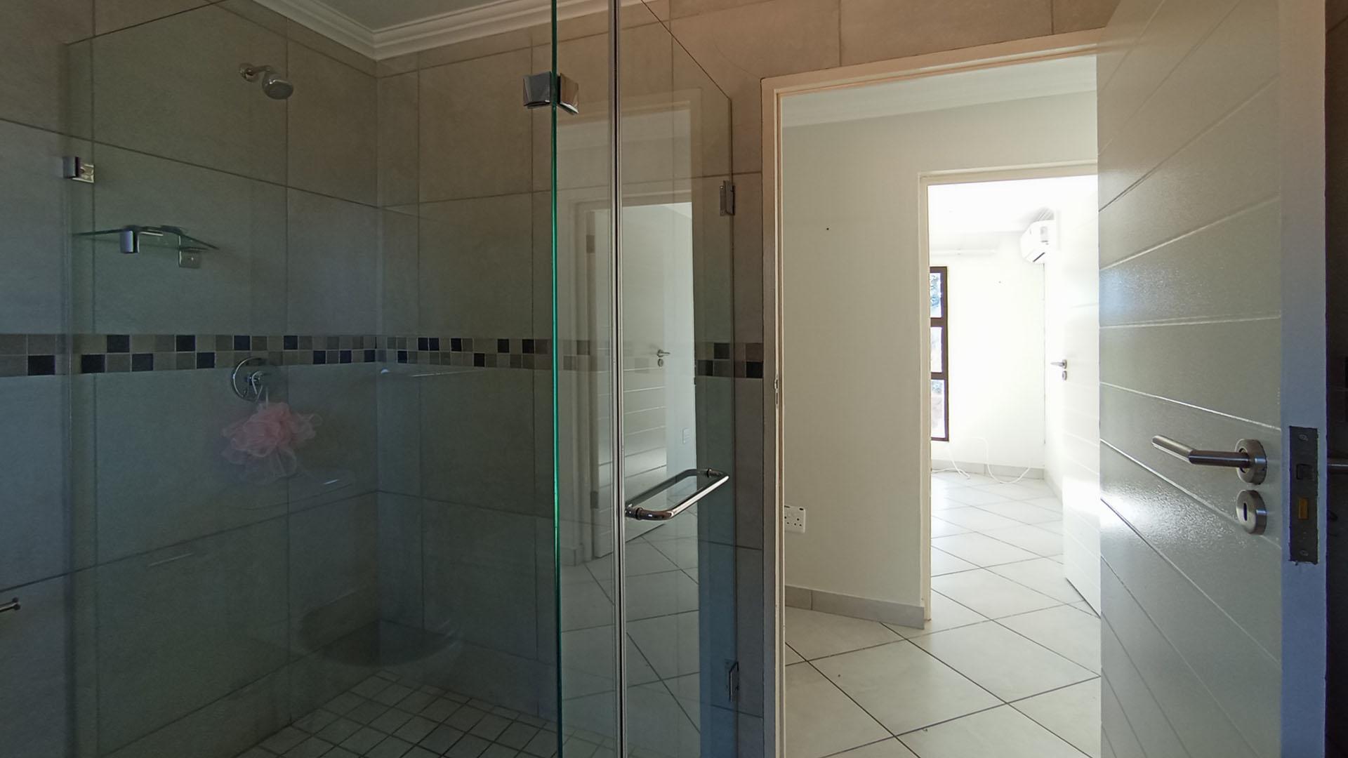 Bathroom 2 of property in Rua Vista