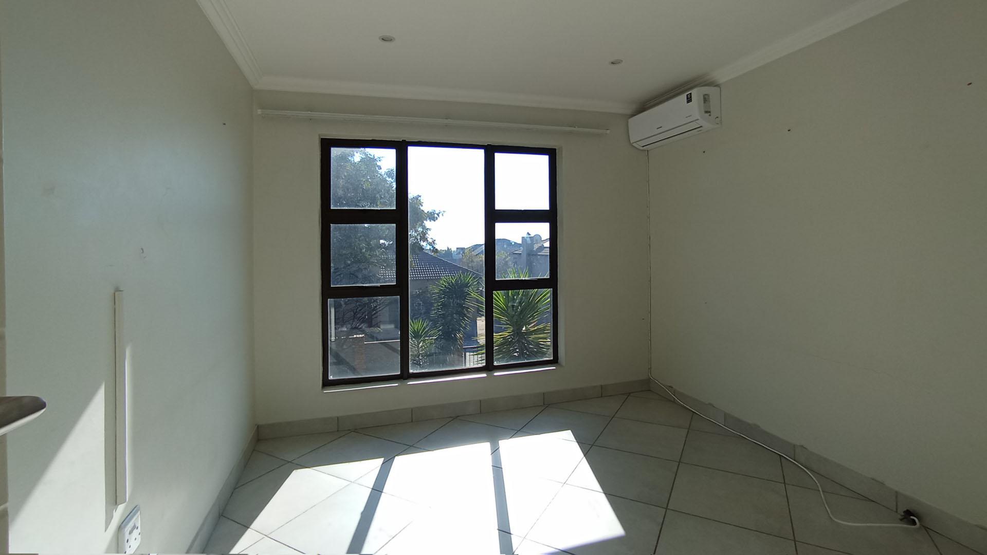 Bed Room 3 - 12 square meters of property in Rua Vista