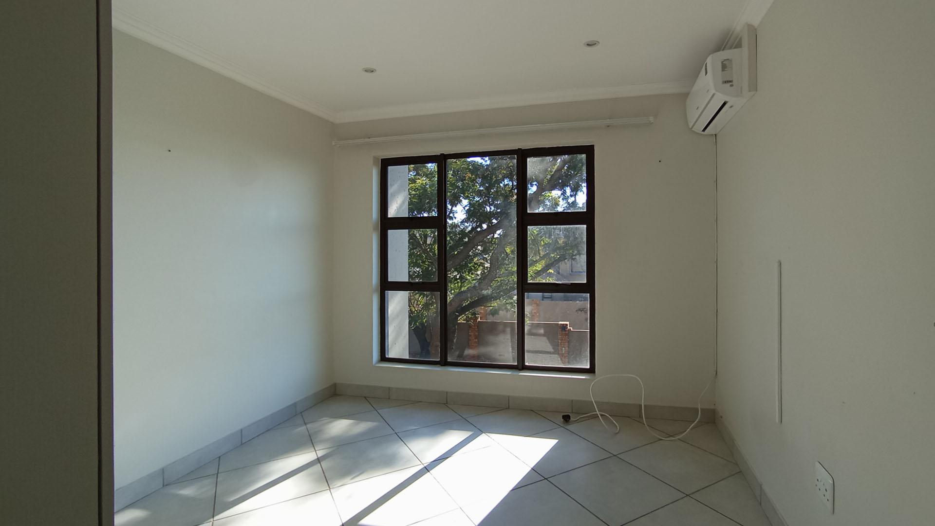 Bed Room 4 - 11 square meters of property in Rua Vista