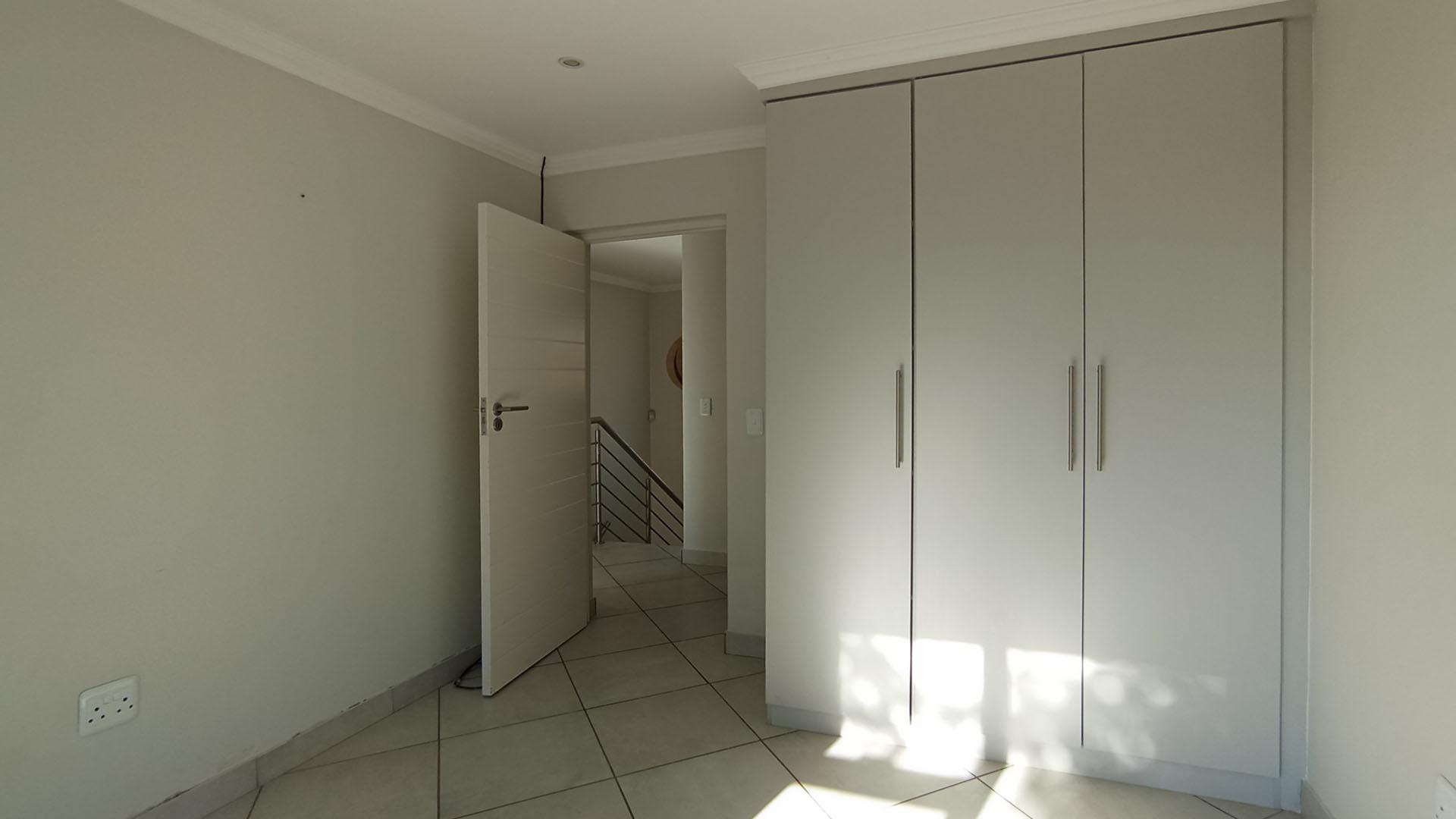 Bed Room 4 - 11 square meters of property in Rua Vista