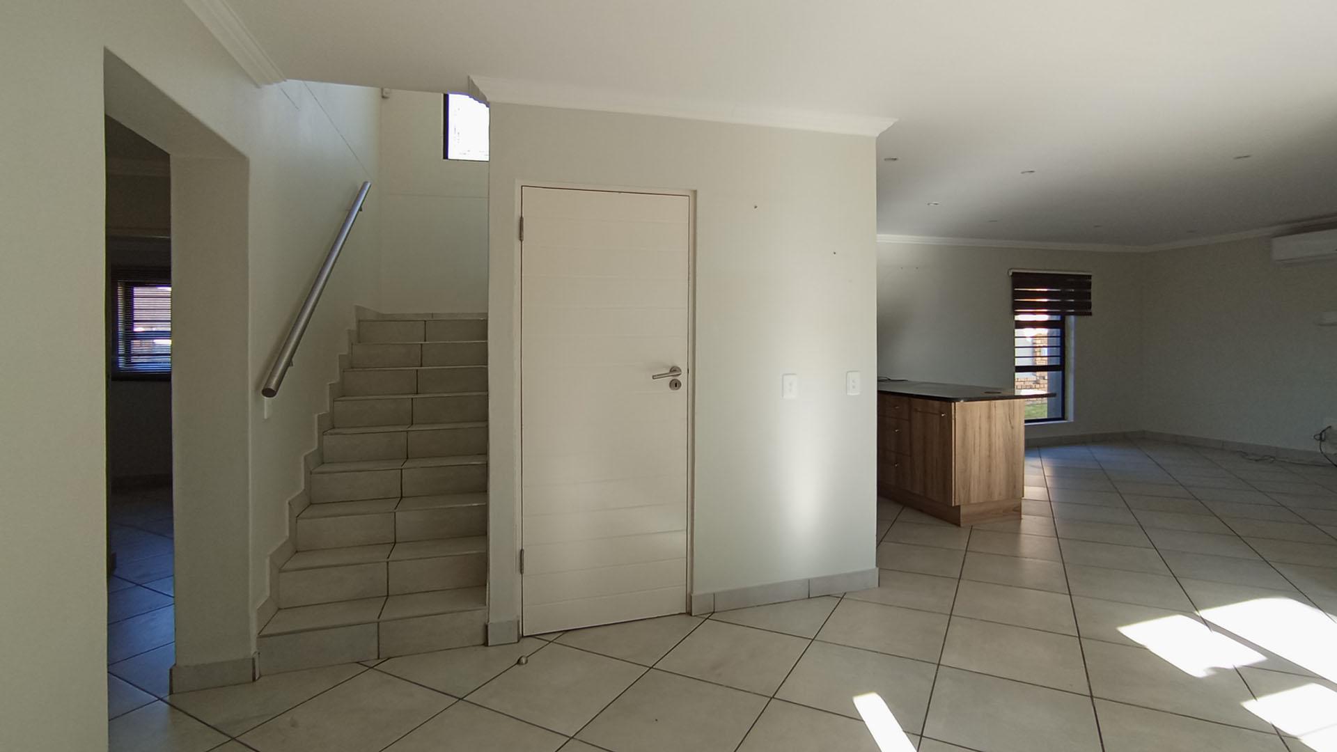 Dining Room - 20 square meters of property in Rua Vista