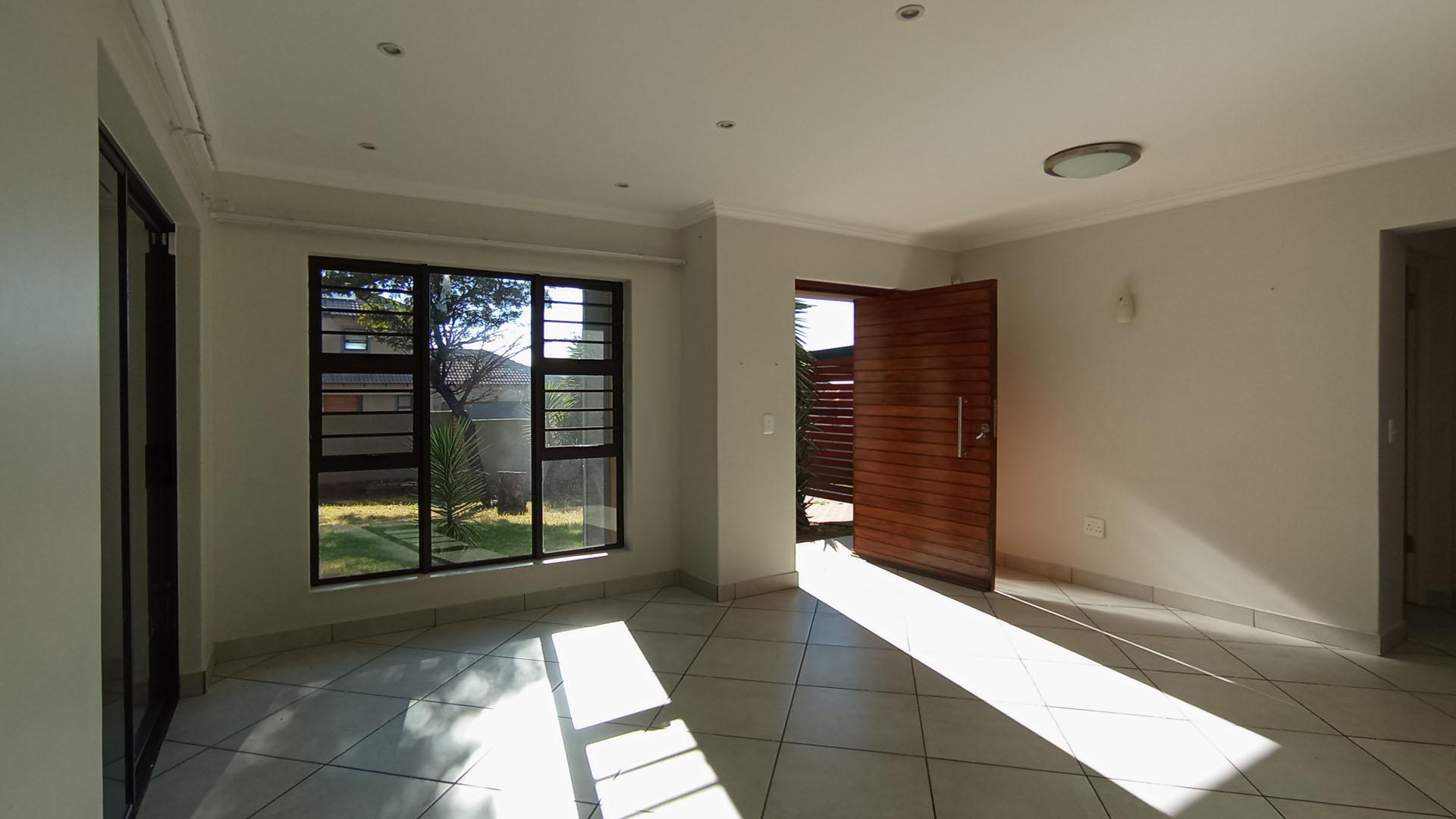 Dining Room - 20 square meters of property in Rua Vista