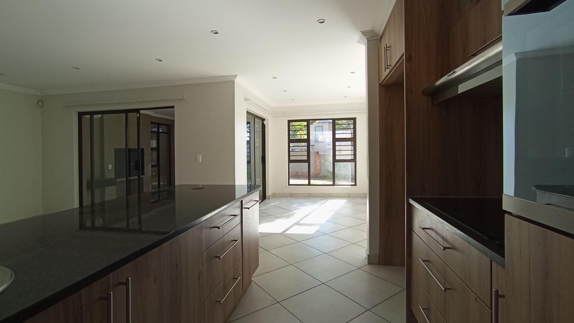 Kitchen - 10 square meters of property in Rua Vista