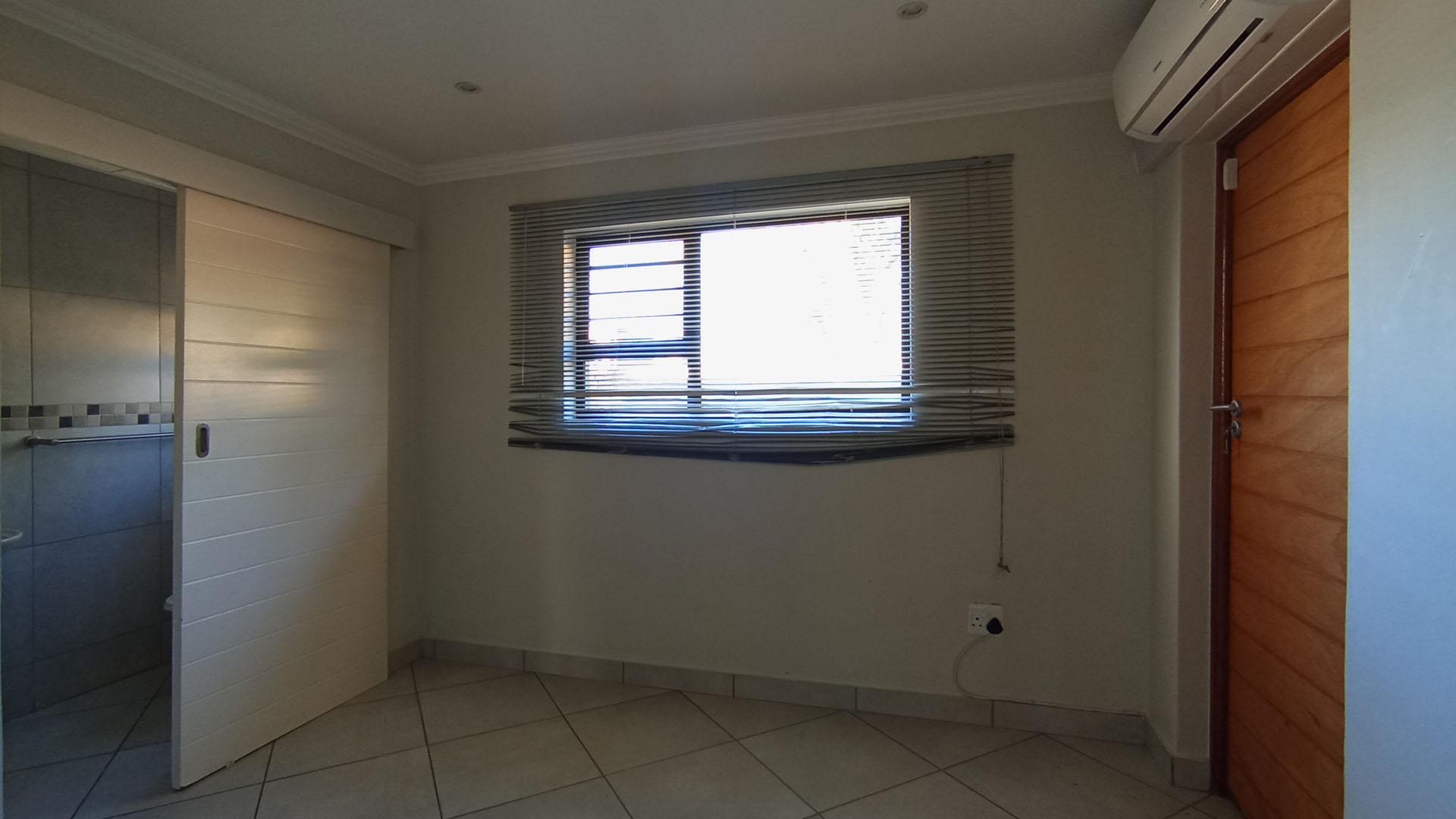 Bed Room 2 - 10 square meters of property in Rua Vista