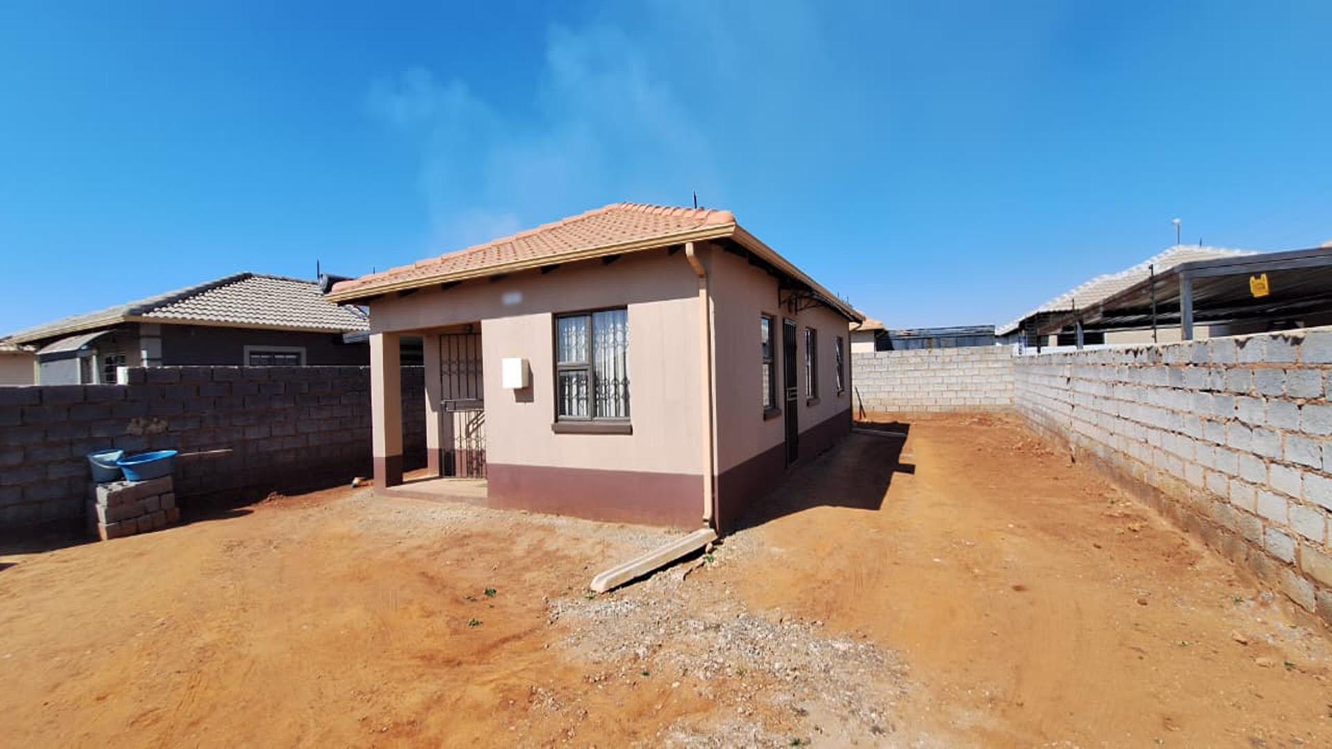 Front View of property in Dawn Park