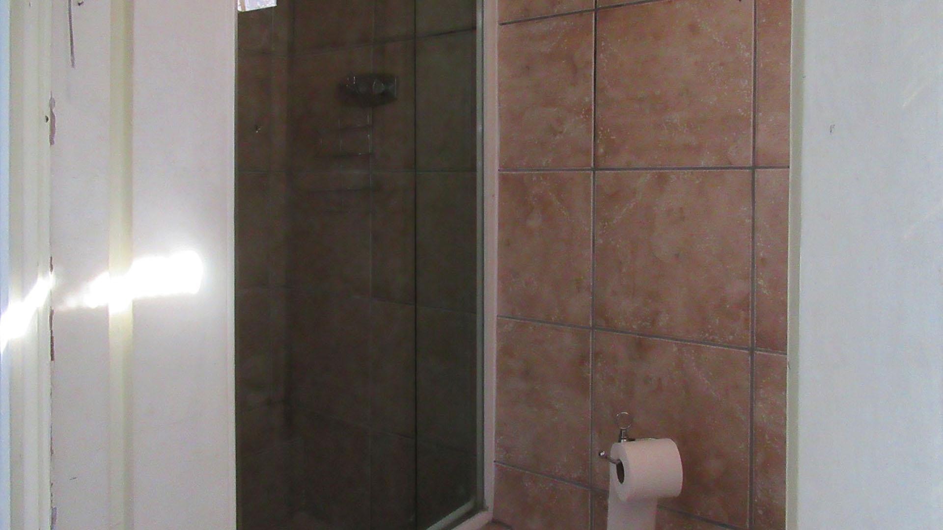 Bathroom 2 - 5 square meters of property in Orange Grove