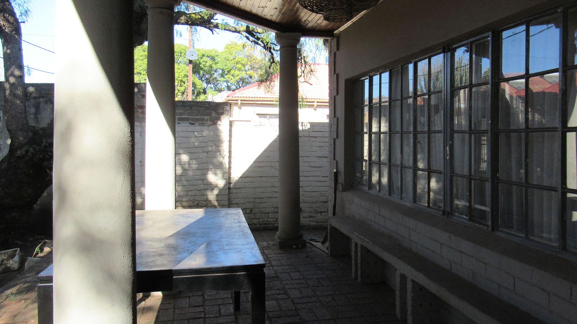 Patio - 11 square meters of property in Orange Grove