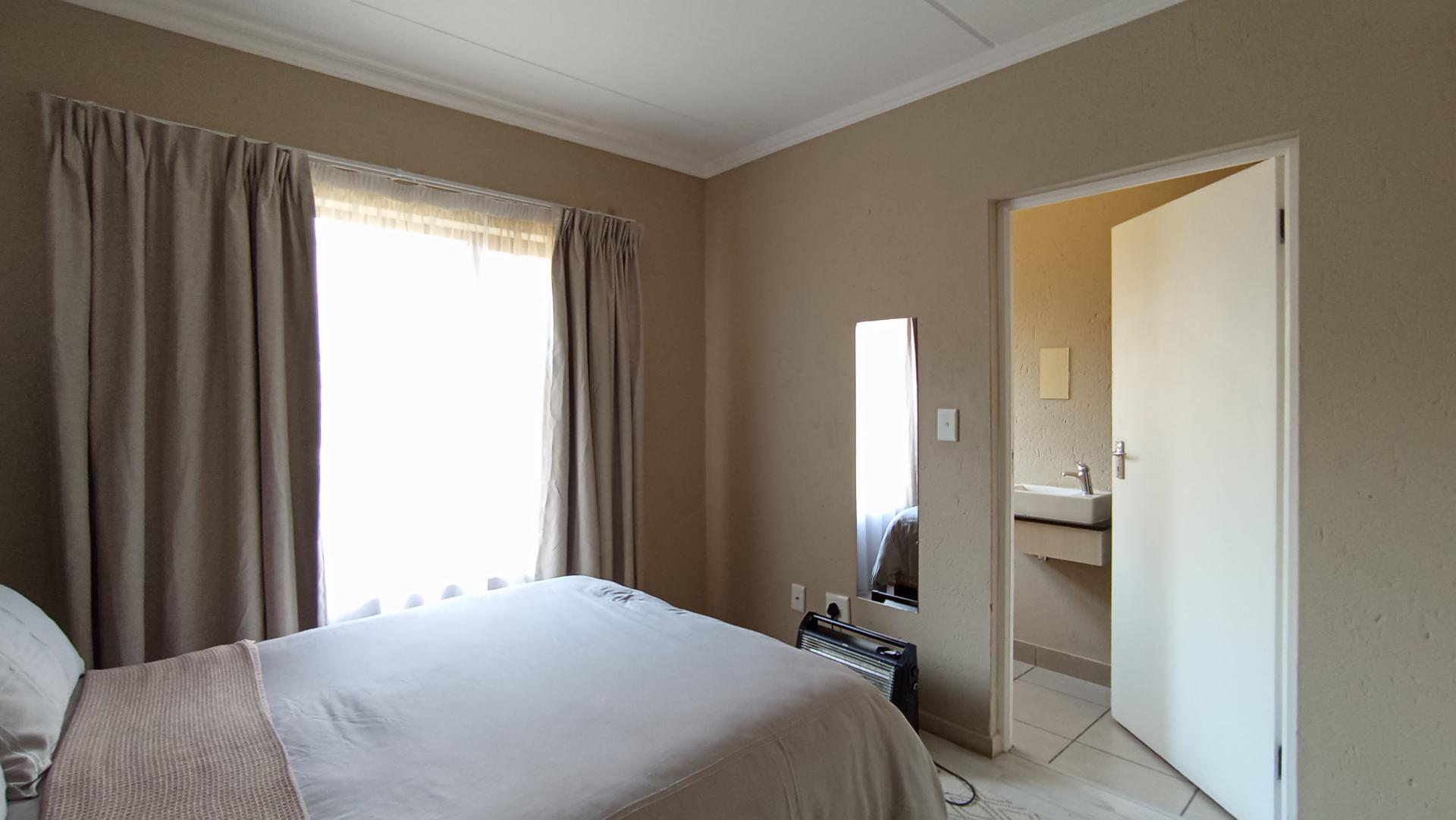 Main Bedroom - 12 square meters of property in Beverley