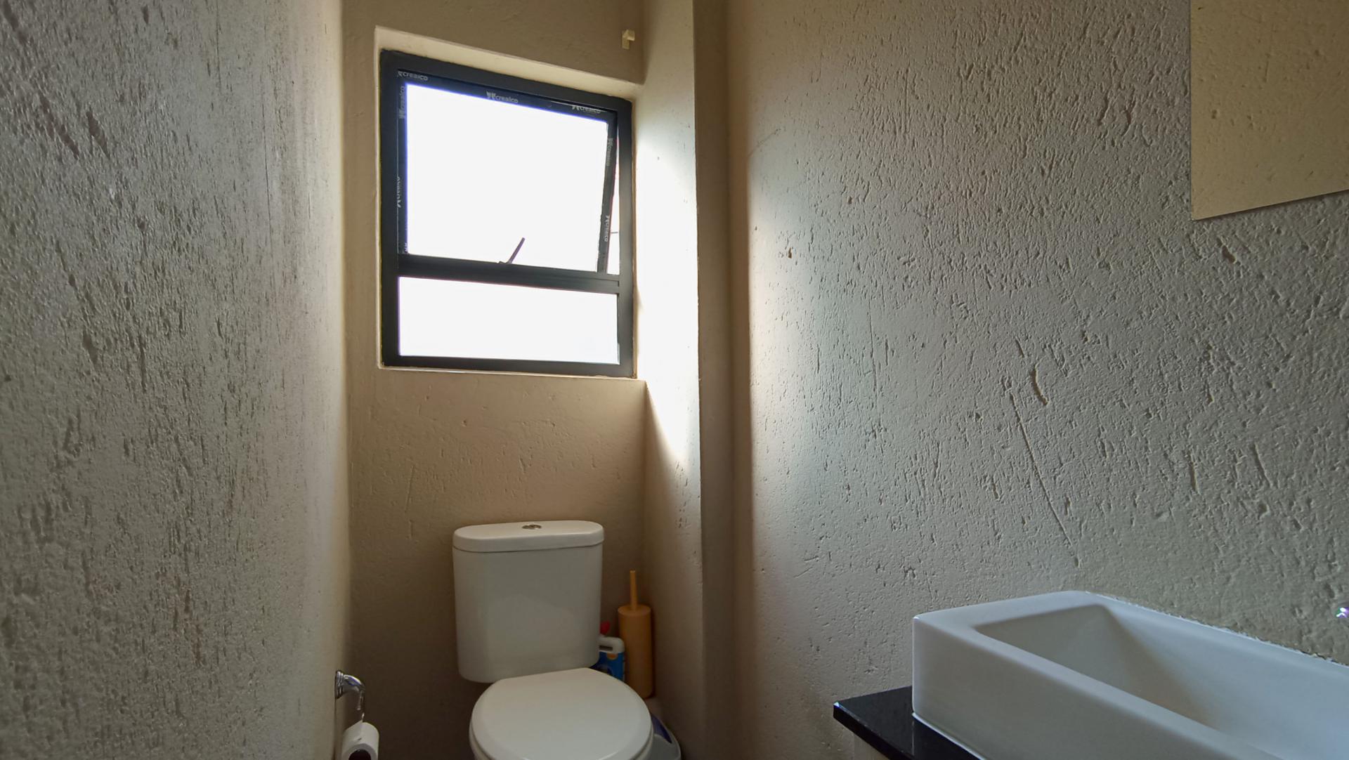 Main Bathroom - 4 square meters of property in Beverley