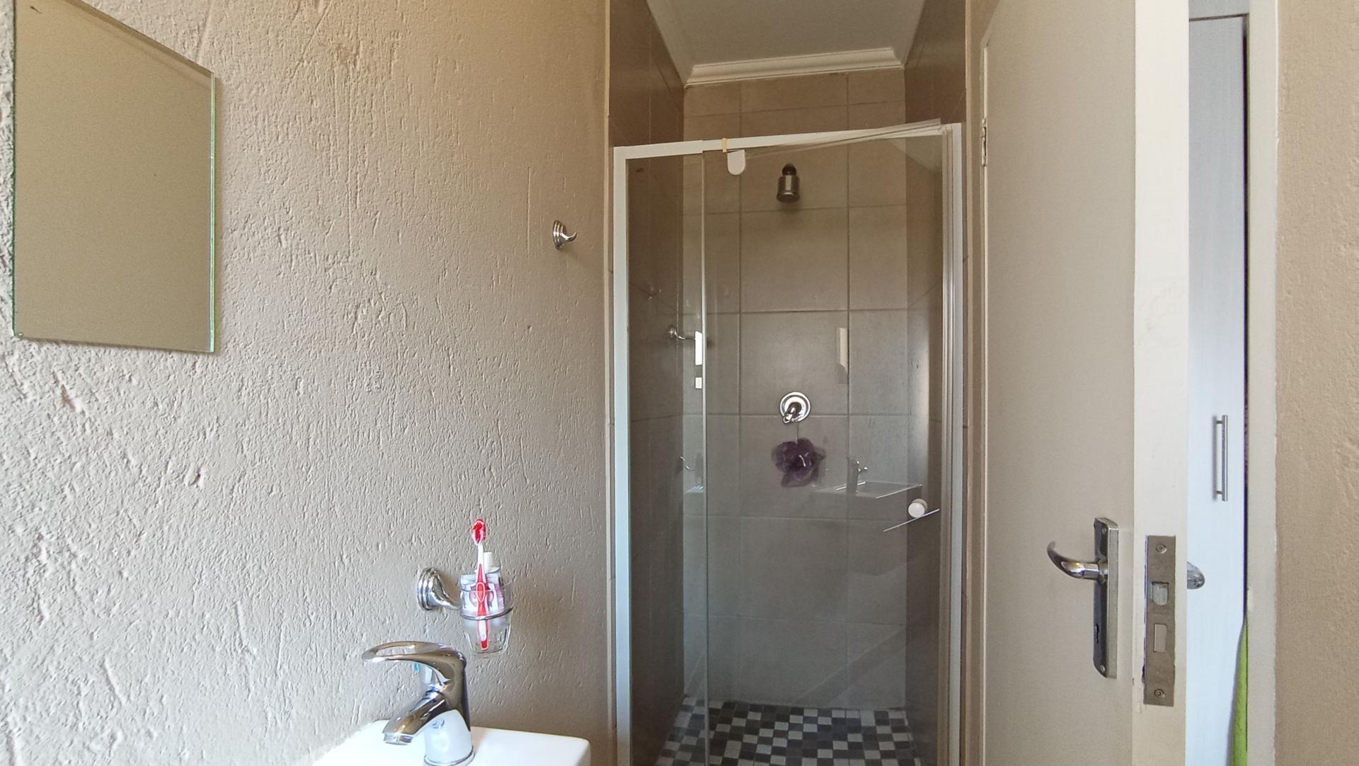 Main Bathroom - 4 square meters of property in Beverley